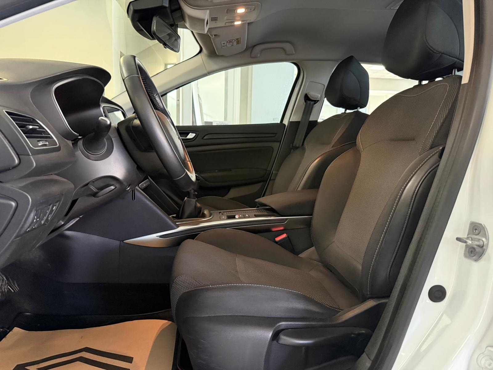 2025 Benzin Manuel Renault Megane Beyaz Ermat Motorlu Araçlar ve Tarım Ürünleri Sanayi Ticaret A.Ş.