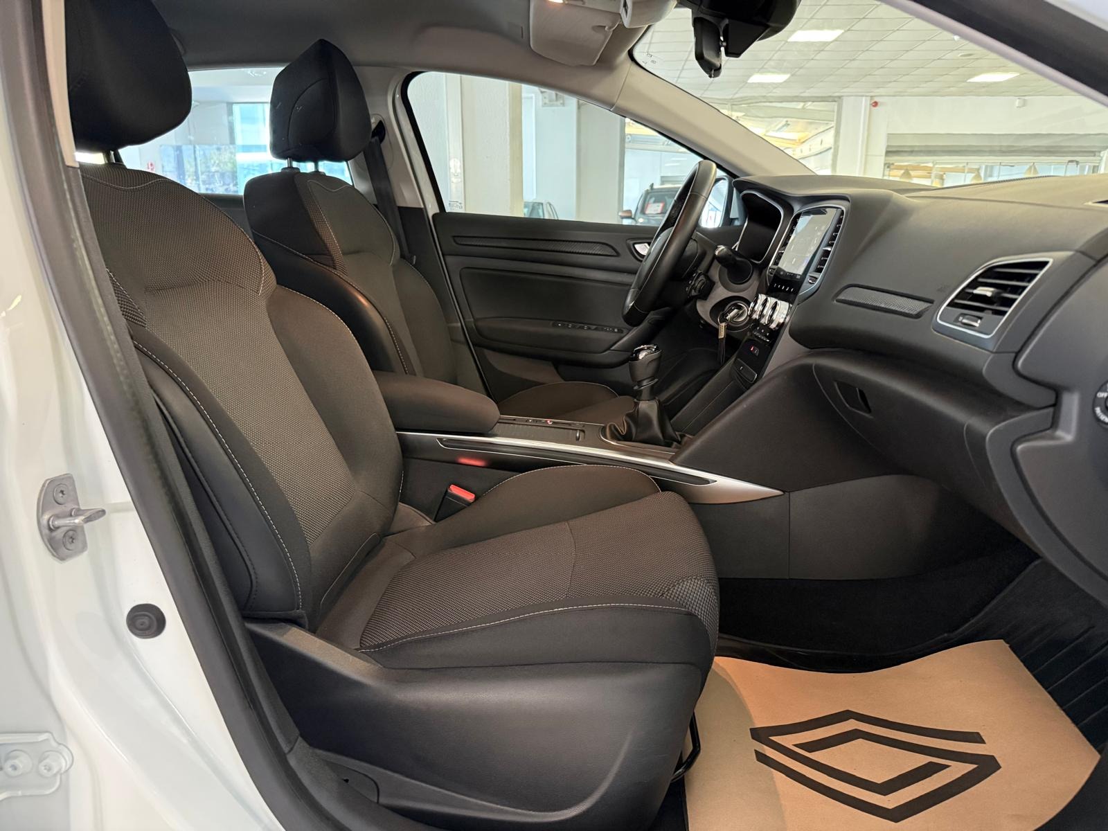 2025 Benzin Manuel Renault Megane Beyaz Ermat Motorlu Araçlar ve Tarım Ürünleri Sanayi Ticaret A.Ş.