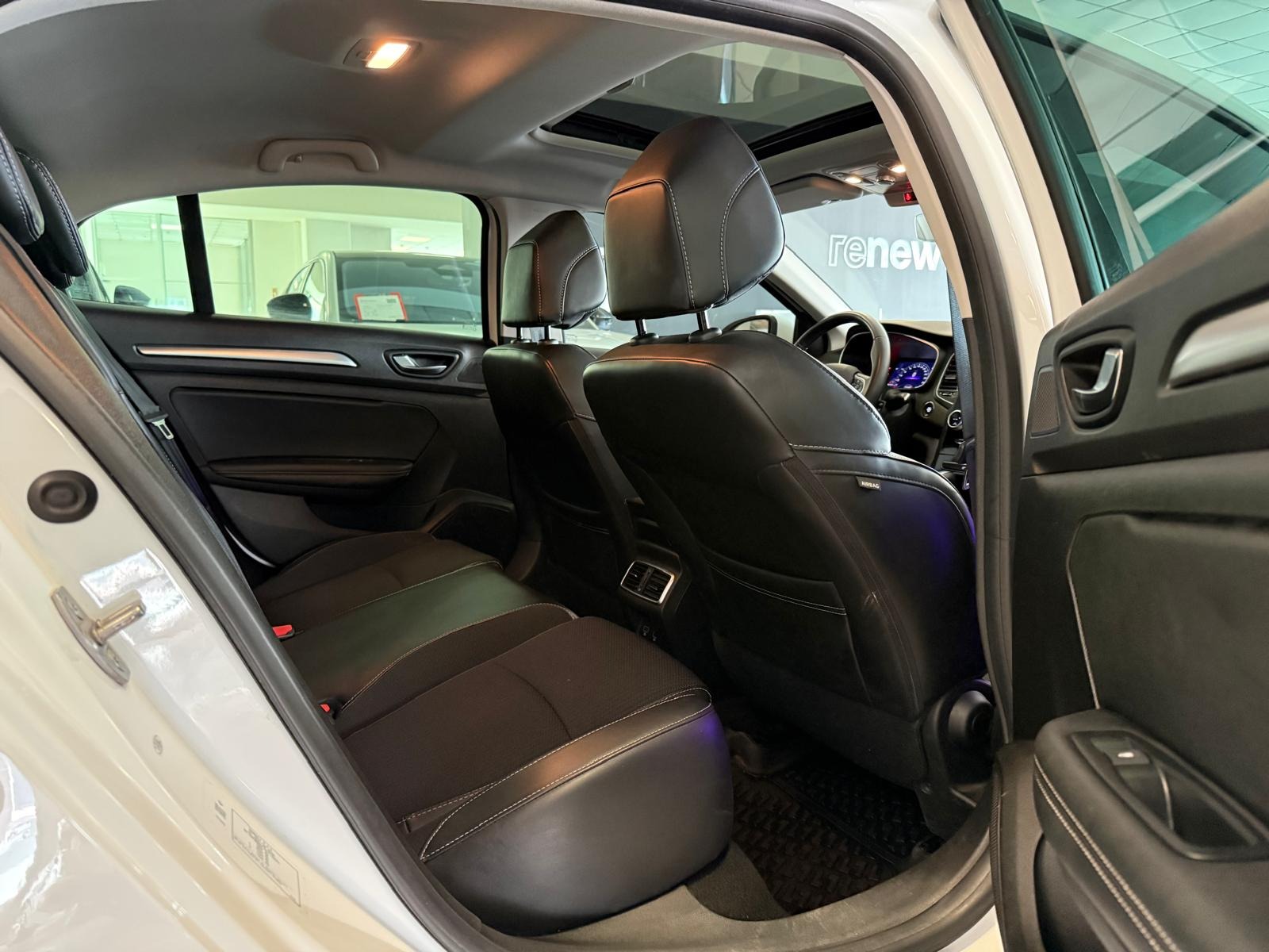 2023 Benzin Otomatik Renault Megane Beyaz Ermat Motorlu Araçlar ve Tarım Ürünleri Sanayi Ticaret A.Ş.