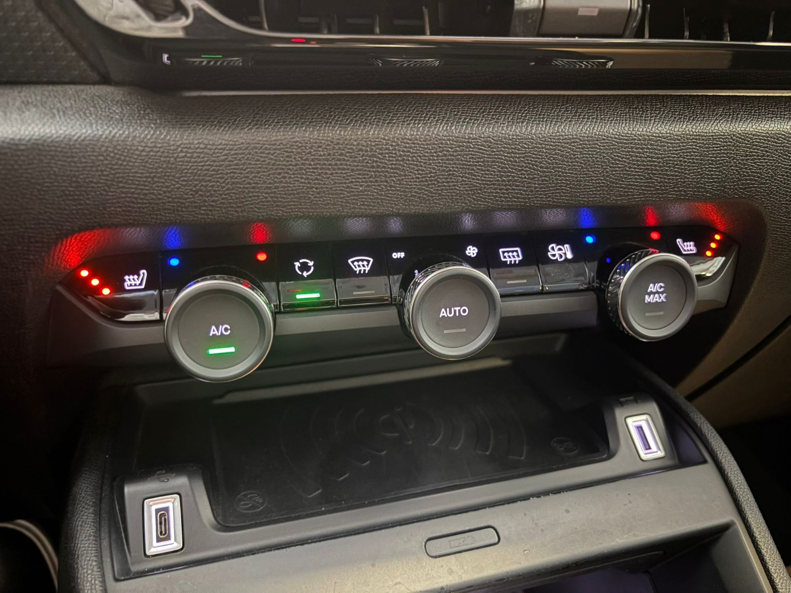2023 Benzin Otomatik Citroen C4 Siyah Ermat Motorlu Araçlar ve Tarım Ürünleri Sanayi Ticaret A.Ş.