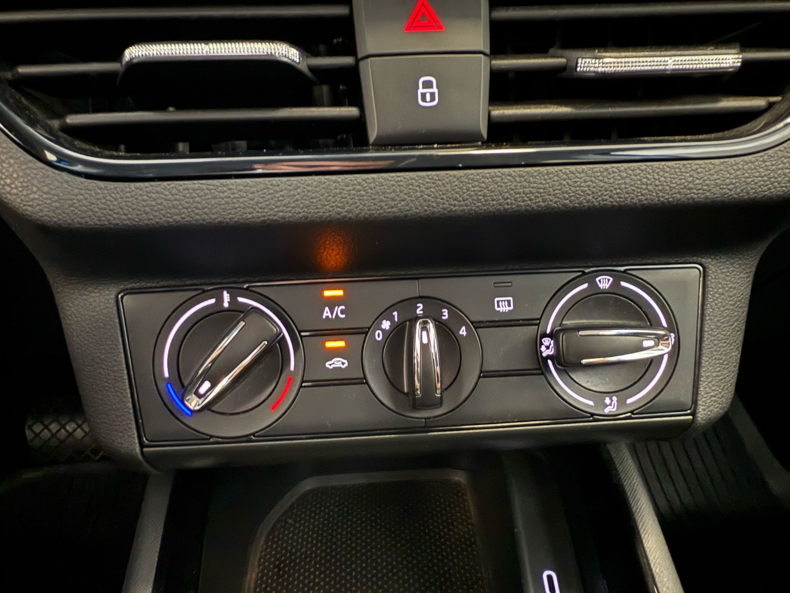 2022 Benzin Otomatik Skoda Kamiq Mavi Ermat Motorlu Araçlar ve Tarım Ürünleri Sanayi Ticaret A.Ş.