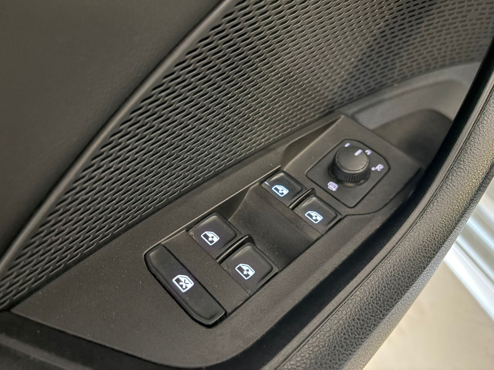 2023 Hybrid Otomatik Skoda Octavia Gri Ermat Motorlu Araçlar ve Tarım Ürünleri Sanayi Ticaret A.Ş.