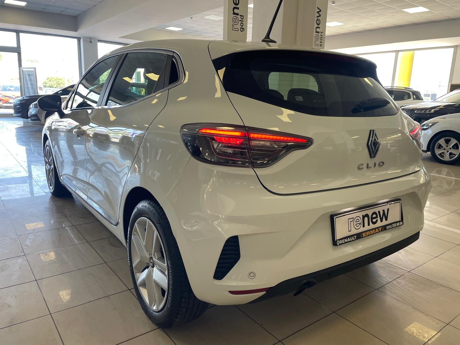 2025 Benzin Otomatik Renault Clio Beyaz Ermat Motorlu Araçlar ve Tarım Ürünleri Sanayi Ticaret A.Ş.