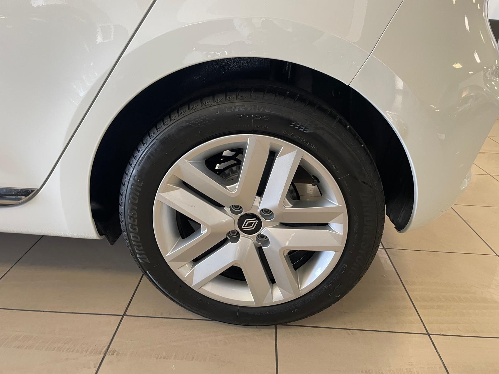 2025 Benzin Otomatik Renault Clio Beyaz Ermat Motorlu Araçlar ve Tarım Ürünleri Sanayi Ticaret A.Ş.
