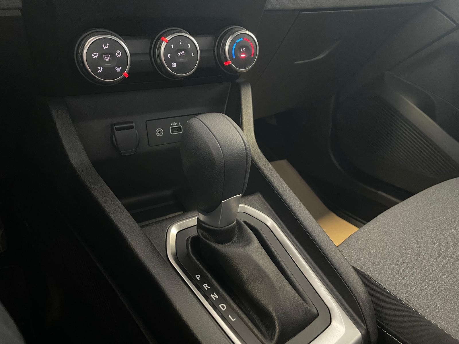 2025 Benzin Otomatik Renault Clio Beyaz Ermat Motorlu Araçlar ve Tarım Ürünleri Sanayi Ticaret A.Ş.