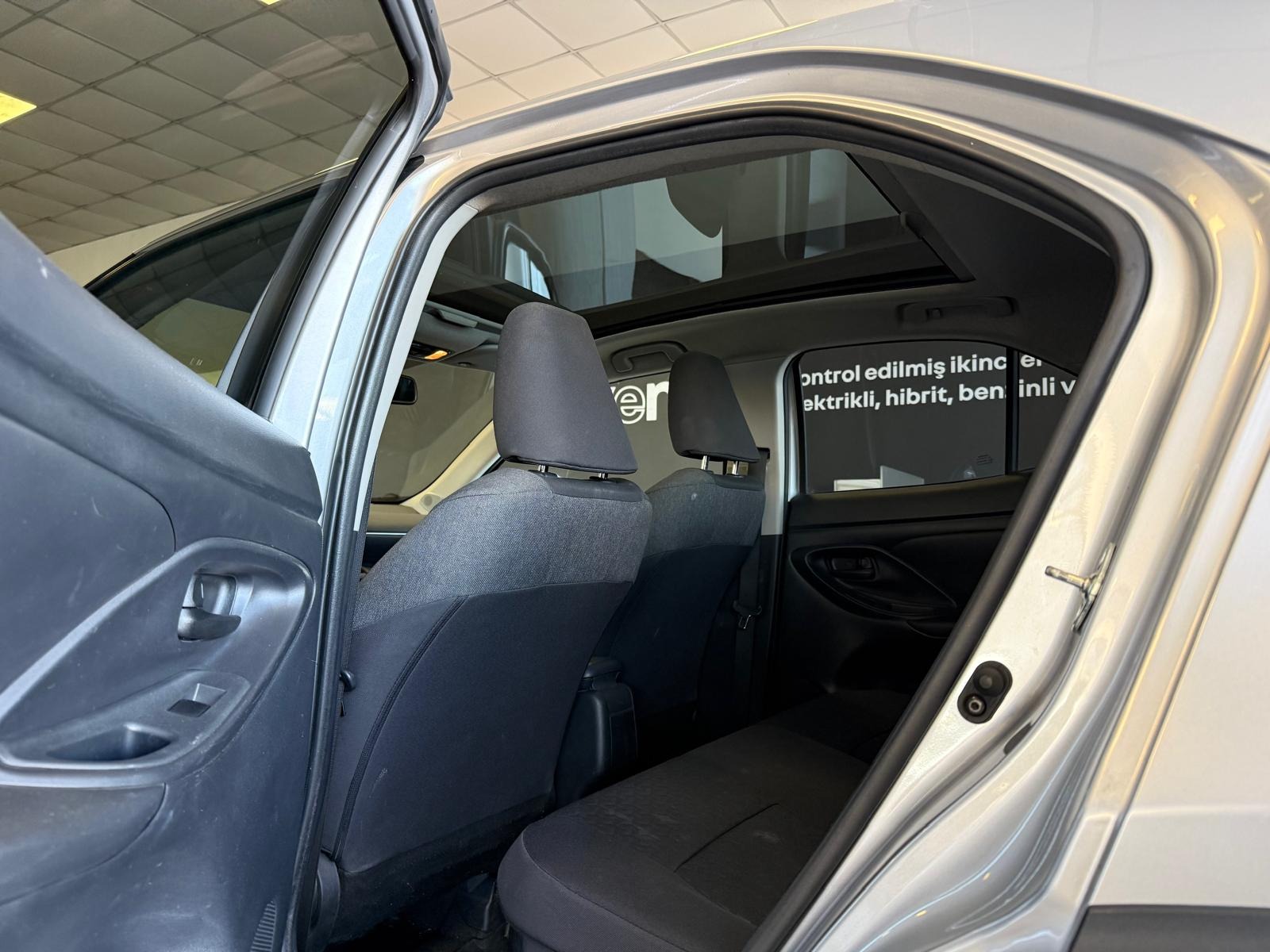 2023 Hybrid Otomatik Toyota Yaris Cross Gümüş Gri Ermat Motorlu Araçlar ve Tarım Ürünleri Sanayi Ticaret A.Ş.