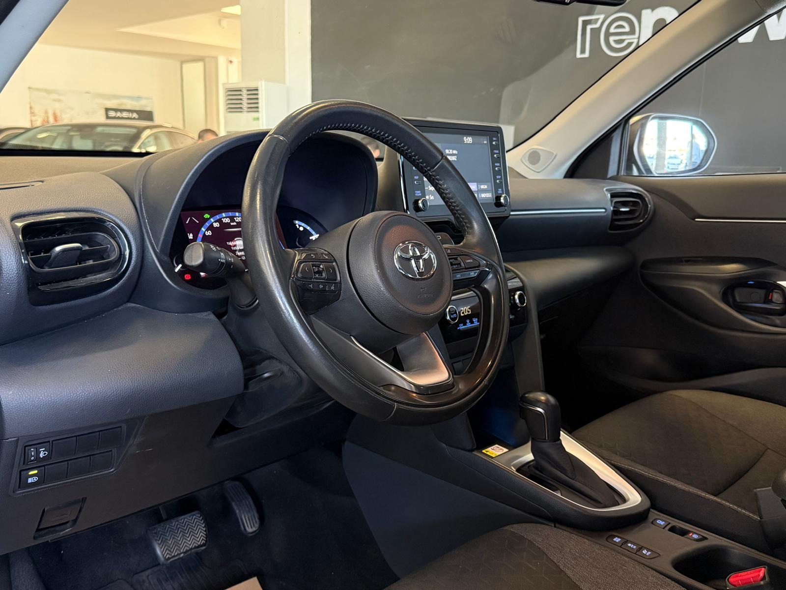 2023 Hybrid Otomatik Toyota Yaris Cross Gümüş Gri Ermat Motorlu Araçlar ve Tarım Ürünleri Sanayi Ticaret A.Ş.