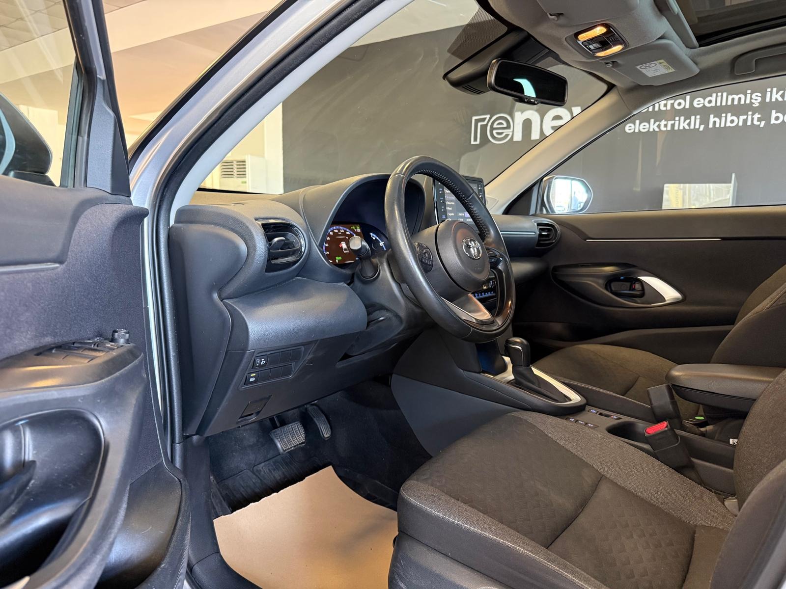 2023 Hybrid Otomatik Toyota Yaris Cross Gümüş Gri Ermat Motorlu Araçlar ve Tarım Ürünleri Sanayi Ticaret A.Ş.