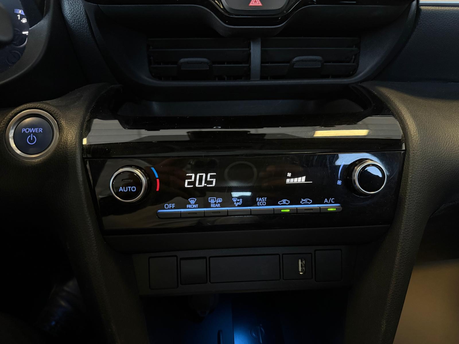 2023 Hybrid Otomatik Toyota Yaris Cross Gümüş Gri Ermat Motorlu Araçlar ve Tarım Ürünleri Sanayi Ticaret A.Ş.