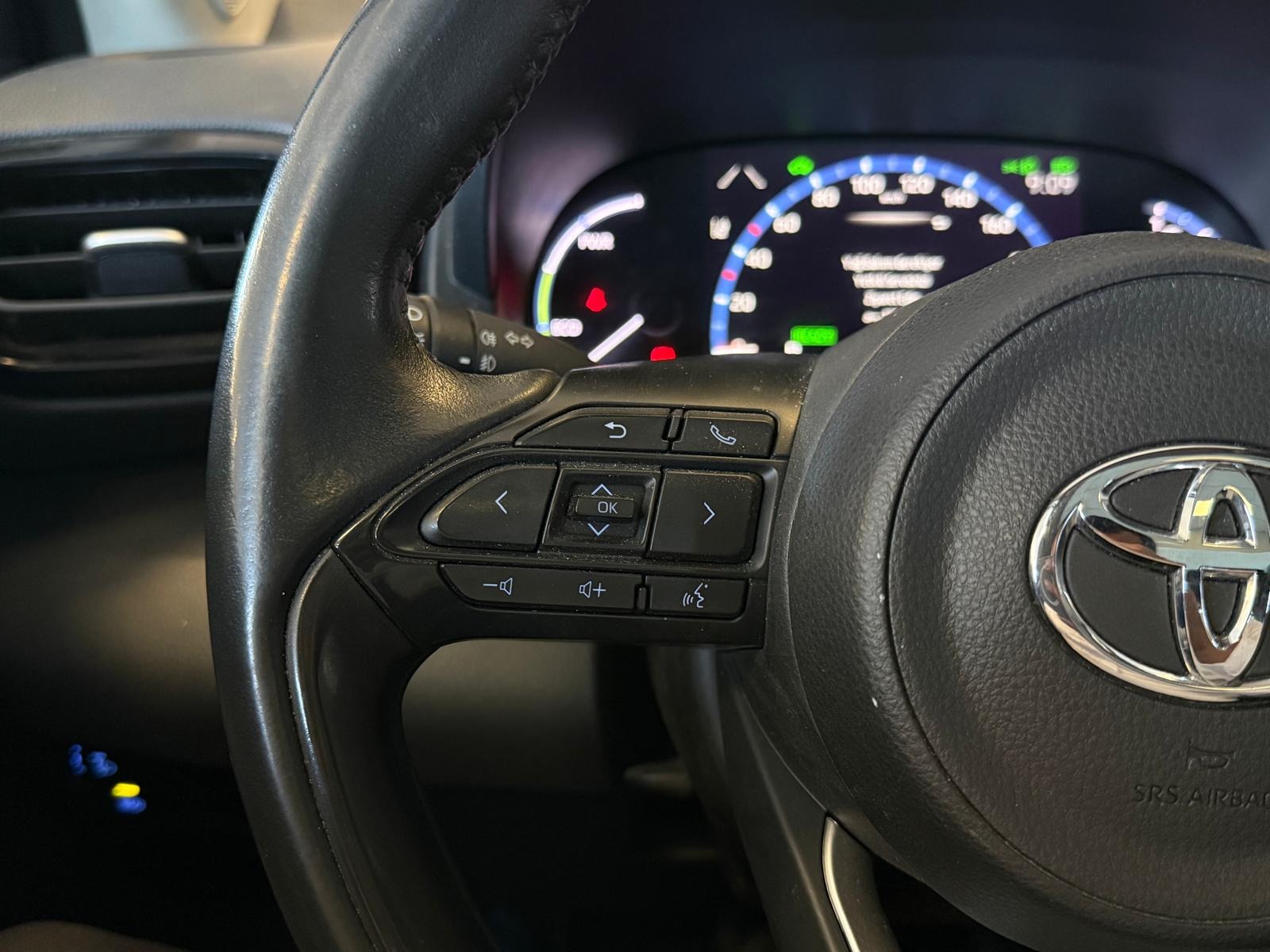 2023 Hybrid Otomatik Toyota Yaris Cross Gümüş Gri Ermat Motorlu Araçlar ve Tarım Ürünleri Sanayi Ticaret A.Ş.