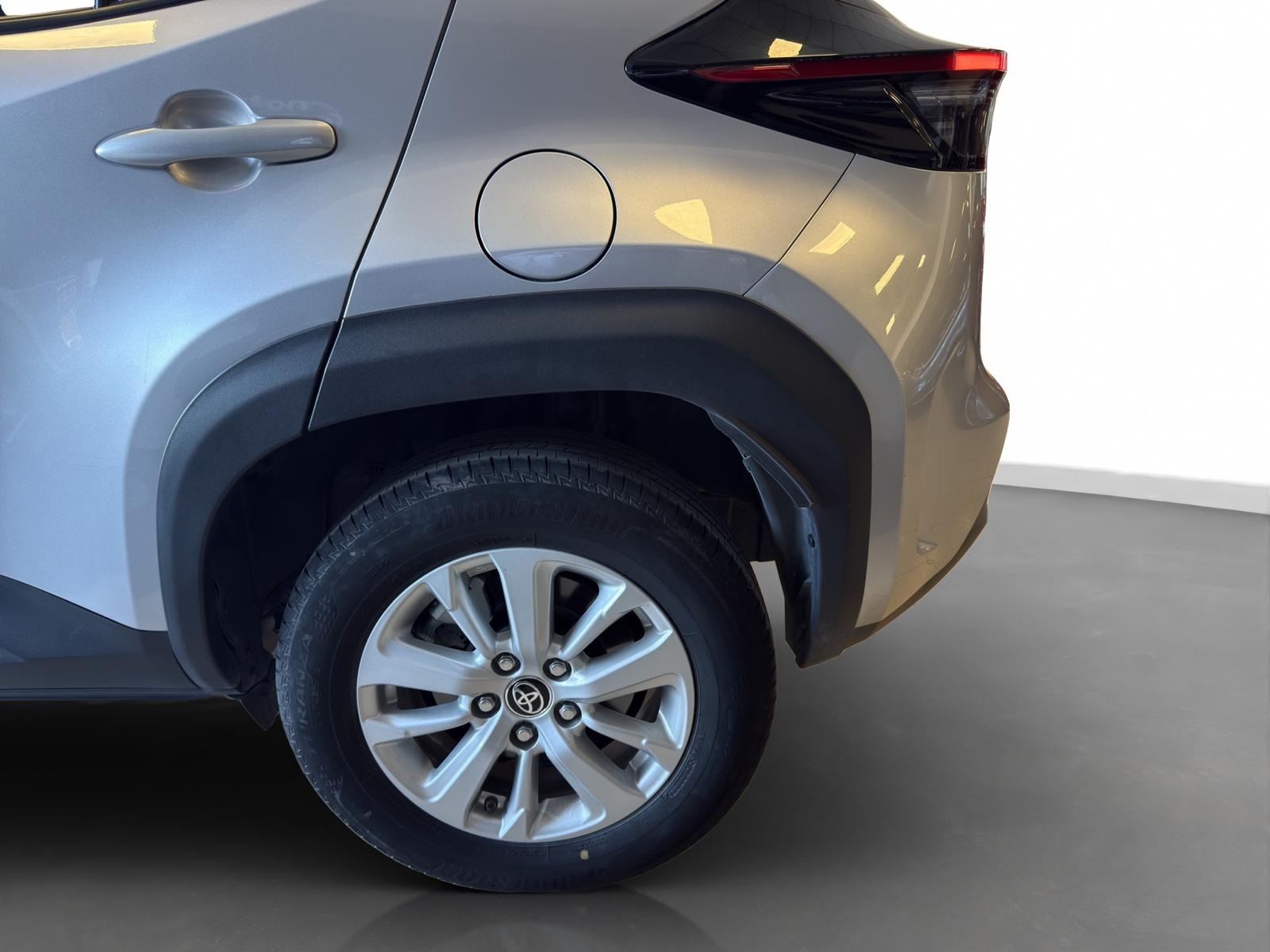2023 Hybrid Otomatik Toyota Yaris Cross Gümüş Gri Ermat Motorlu Araçlar ve Tarım Ürünleri Sanayi Ticaret A.Ş.