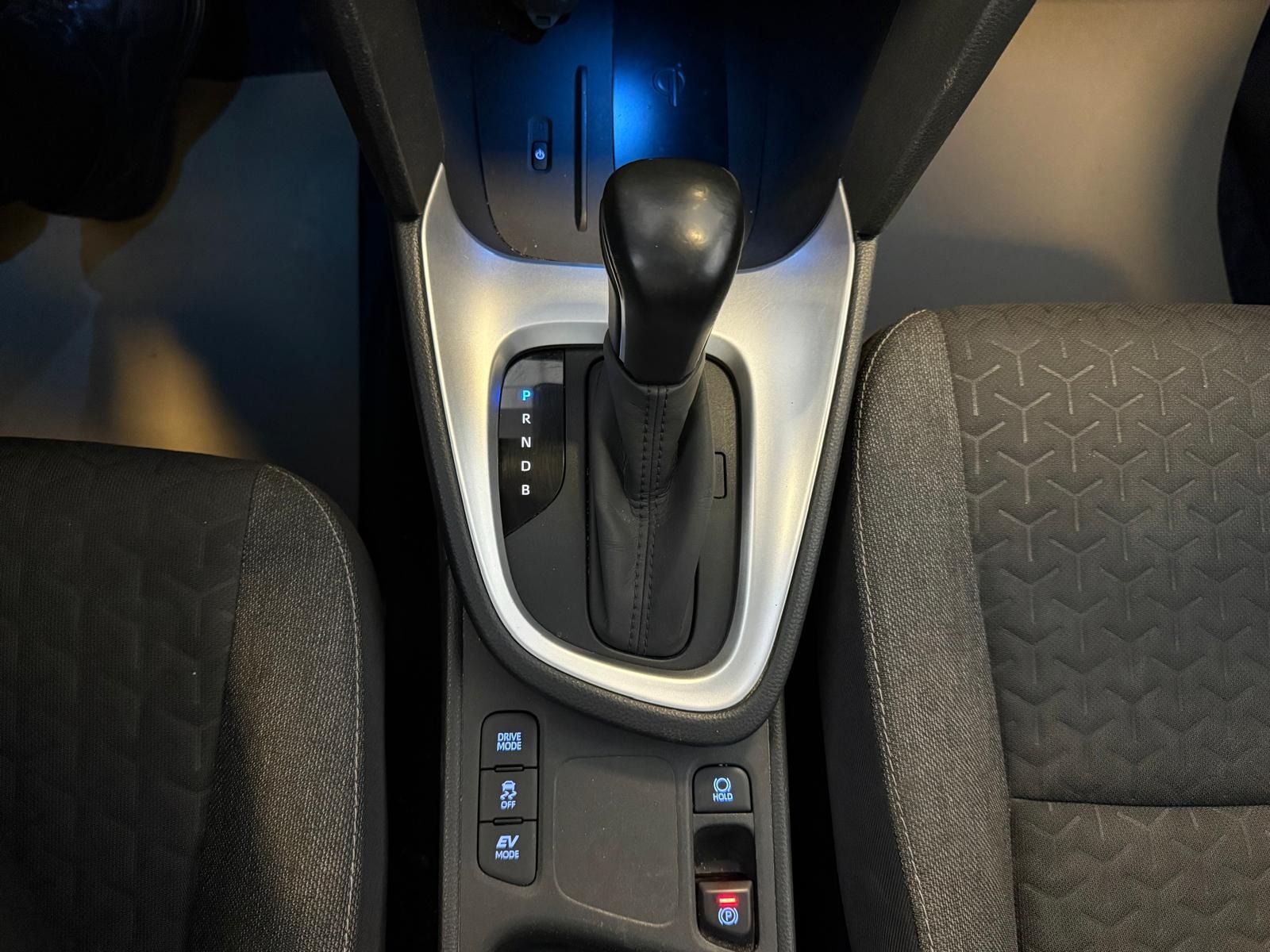 2023 Hybrid Otomatik Toyota Yaris Cross Gümüş Gri Ermat Motorlu Araçlar ve Tarım Ürünleri Sanayi Ticaret A.Ş.