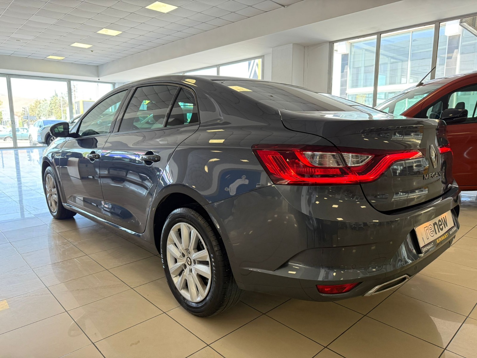 2024 Benzin Otomatik Renault Megane Gri Ermat Motorlu Araçlar ve Tarım Ürünleri Sanayi Ticaret A.Ş.
