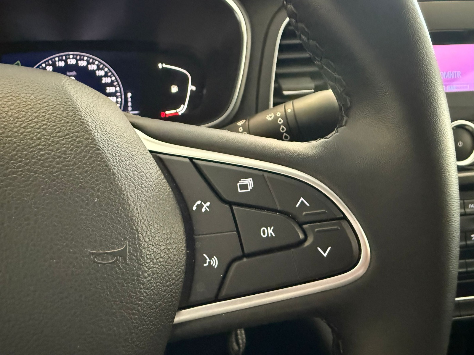 2024 Benzin Otomatik Renault Megane Gri Ermat Motorlu Araçlar ve Tarım Ürünleri Sanayi Ticaret A.Ş.