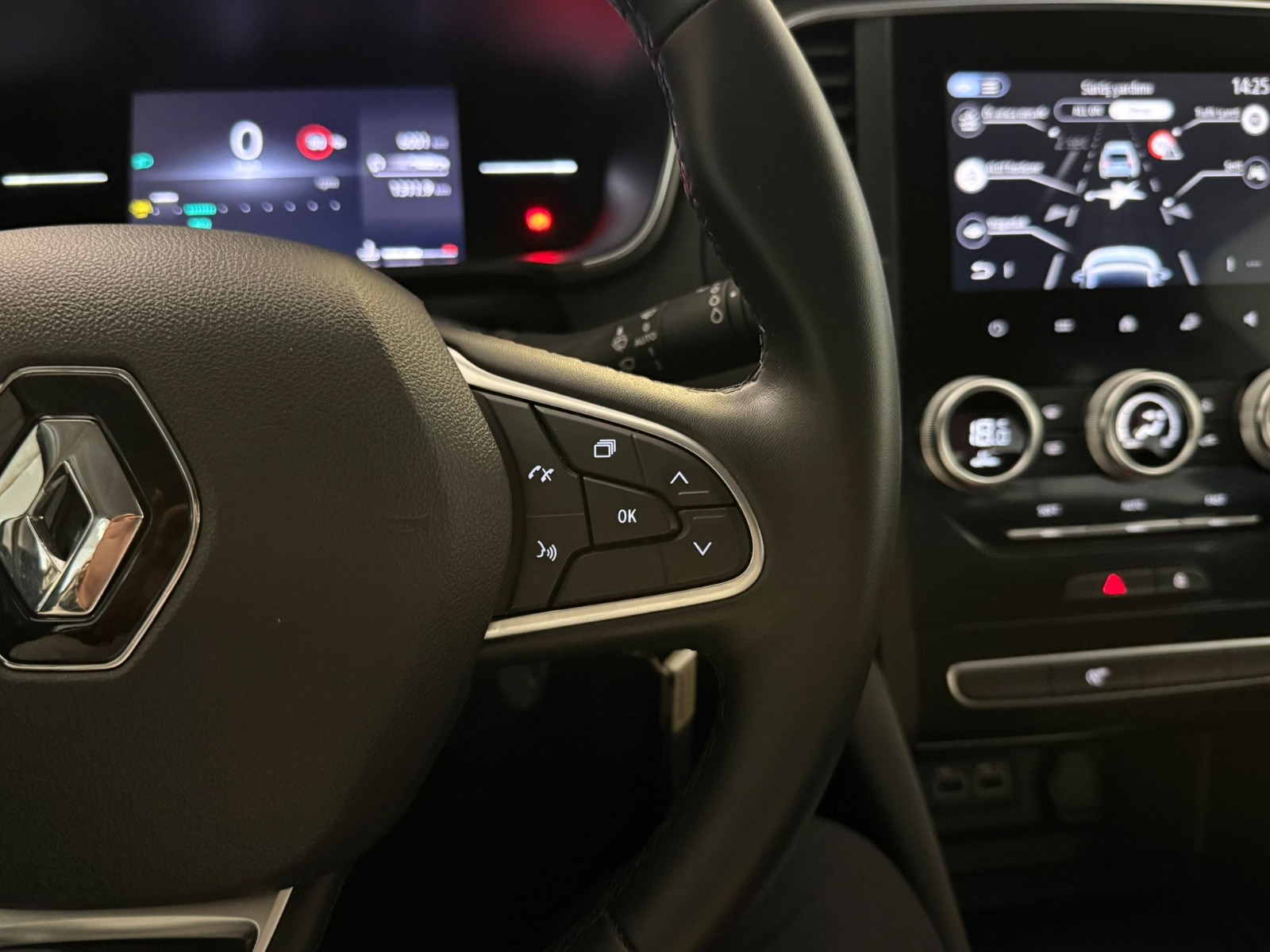 2025 Benzin Manuel Renault Megane Beyaz Ermat Motorlu Araçlar ve Tarım Ürünleri Sanayi Ticaret A.Ş.