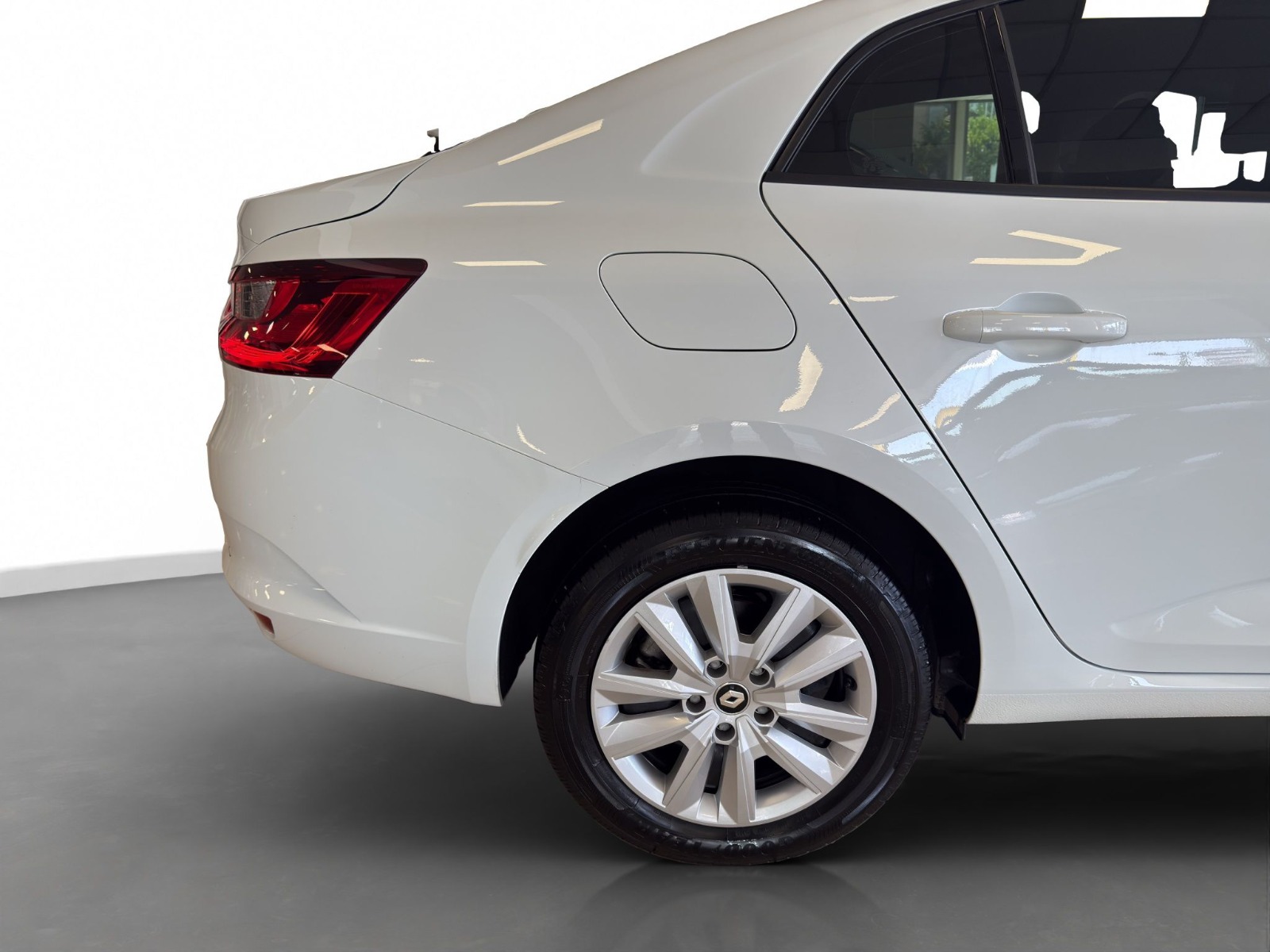 2025 Benzin Manuel Renault Megane Beyaz Ermat Motorlu Araçlar ve Tarım Ürünleri Sanayi Ticaret A.Ş.