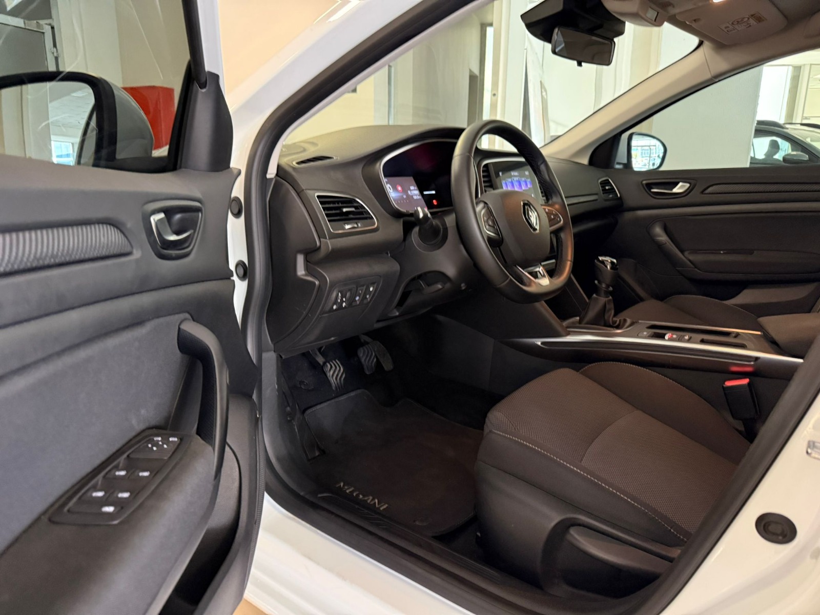 2025 Benzin Manuel Renault Megane Beyaz Ermat Motorlu Araçlar ve Tarım Ürünleri Sanayi Ticaret A.Ş.