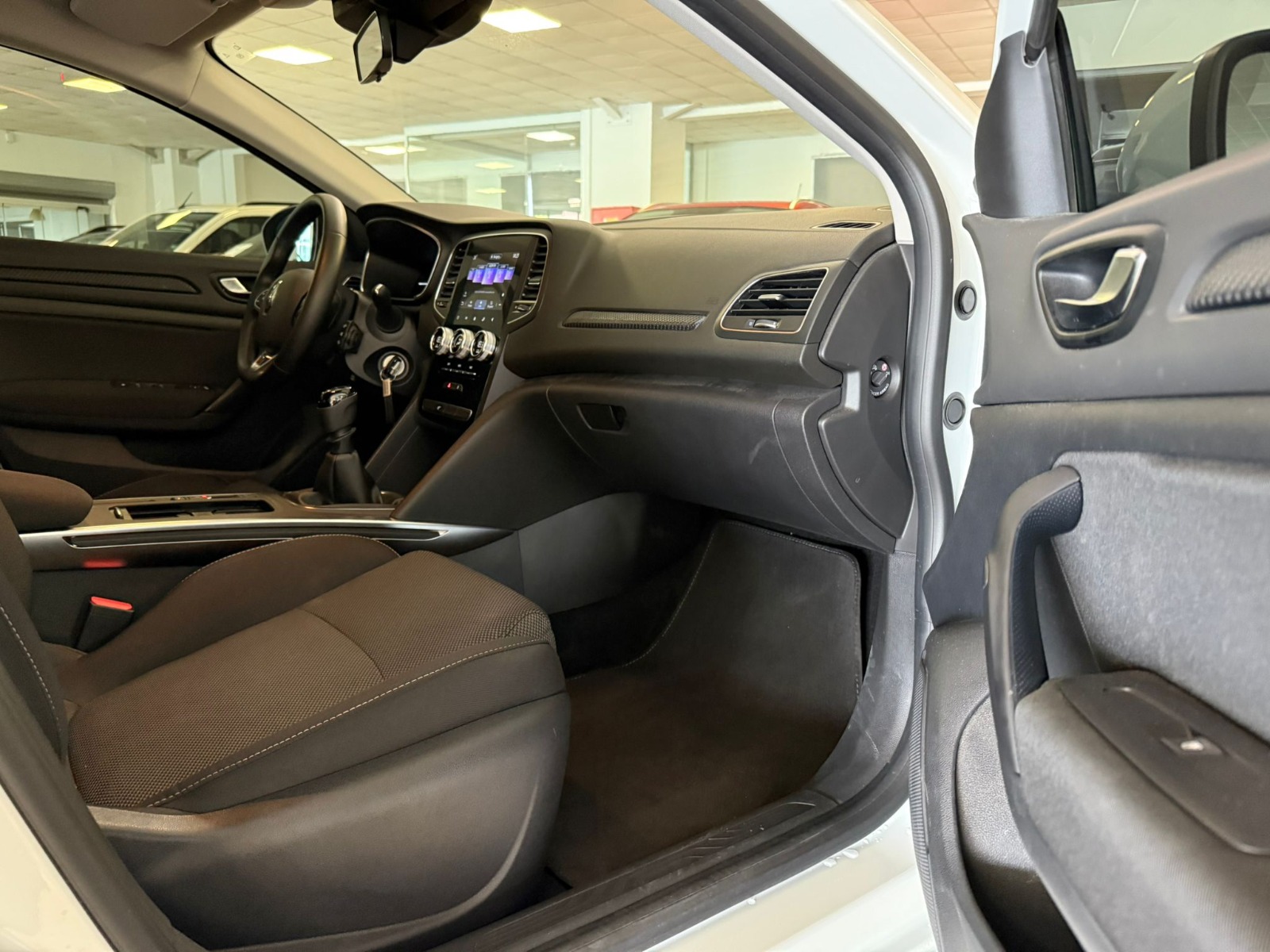 2025 Benzin Manuel Renault Megane Beyaz Ermat Motorlu Araçlar ve Tarım Ürünleri Sanayi Ticaret A.Ş.