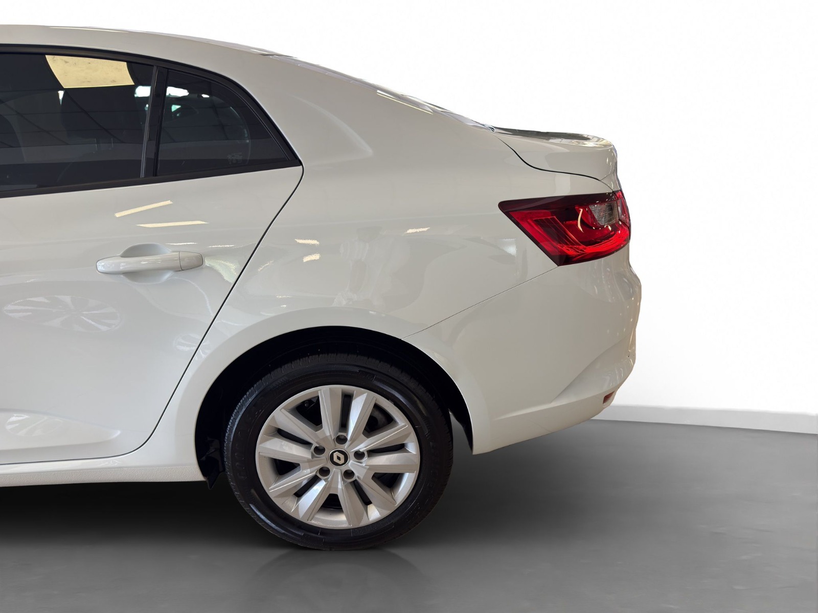 2025 Benzin Manuel Renault Megane Beyaz Ermat Motorlu Araçlar ve Tarım Ürünleri Sanayi Ticaret A.Ş.