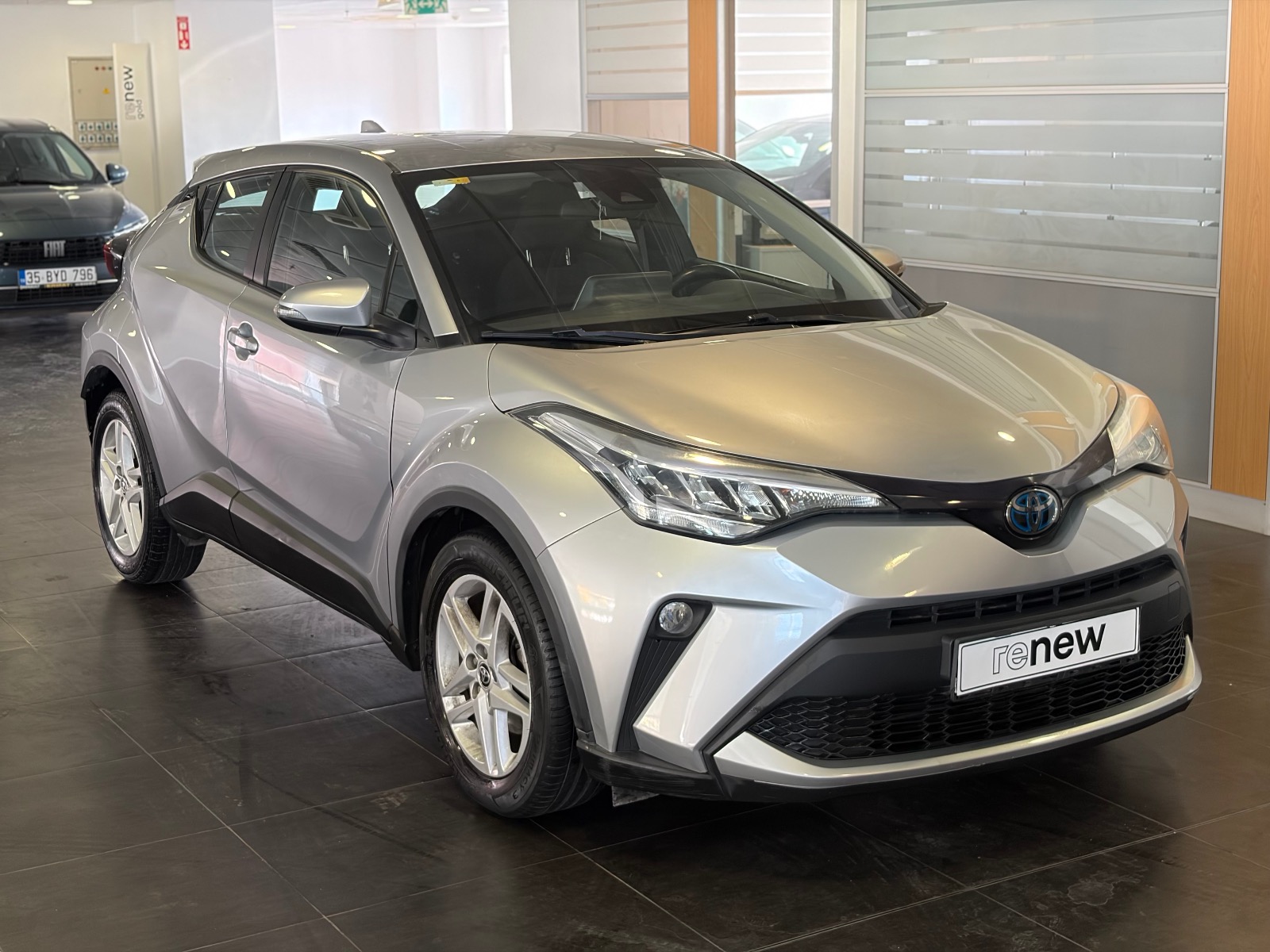 2022 Hybrid Otomatik Toyota C-HR Gümüş Gri Ermat Motorlu Araçlar ve Tarım Ürünleri Sanayi Ticaret A.Ş.
