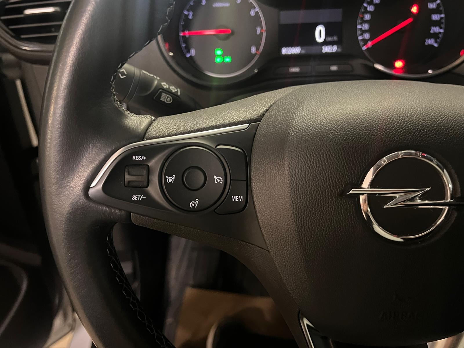 2024 Benzin Otomatik Opel Crossland Beyaz Ermat Motorlu Araçlar ve Tarım Ürünleri Sanayi Ticaret A.Ş.