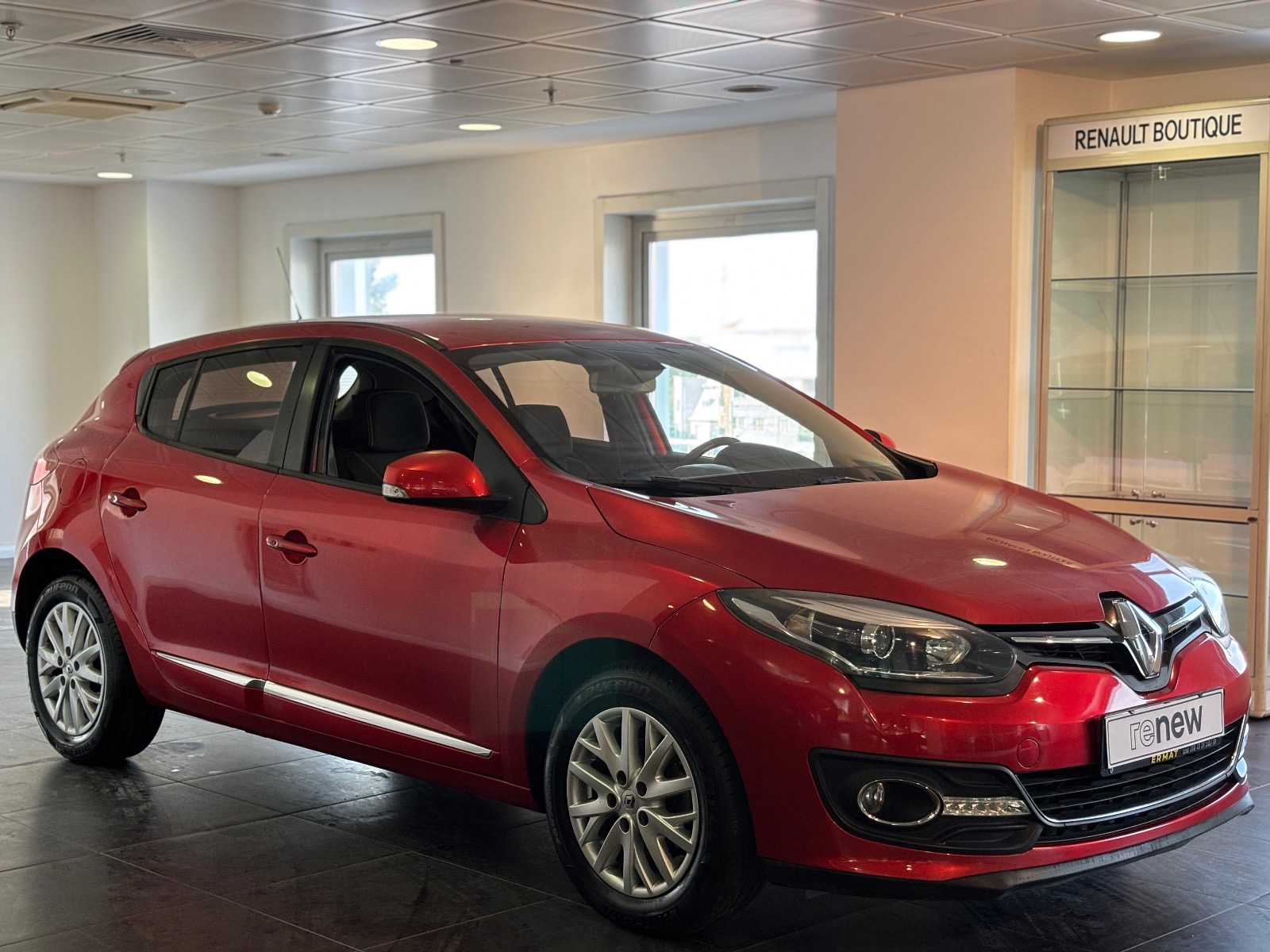 2015 Benzin Manuel Renault Megane Kırmızı Ermat Motorlu Araçlar ve Tarım Ürünleri Sanayi Ticaret A.Ş.