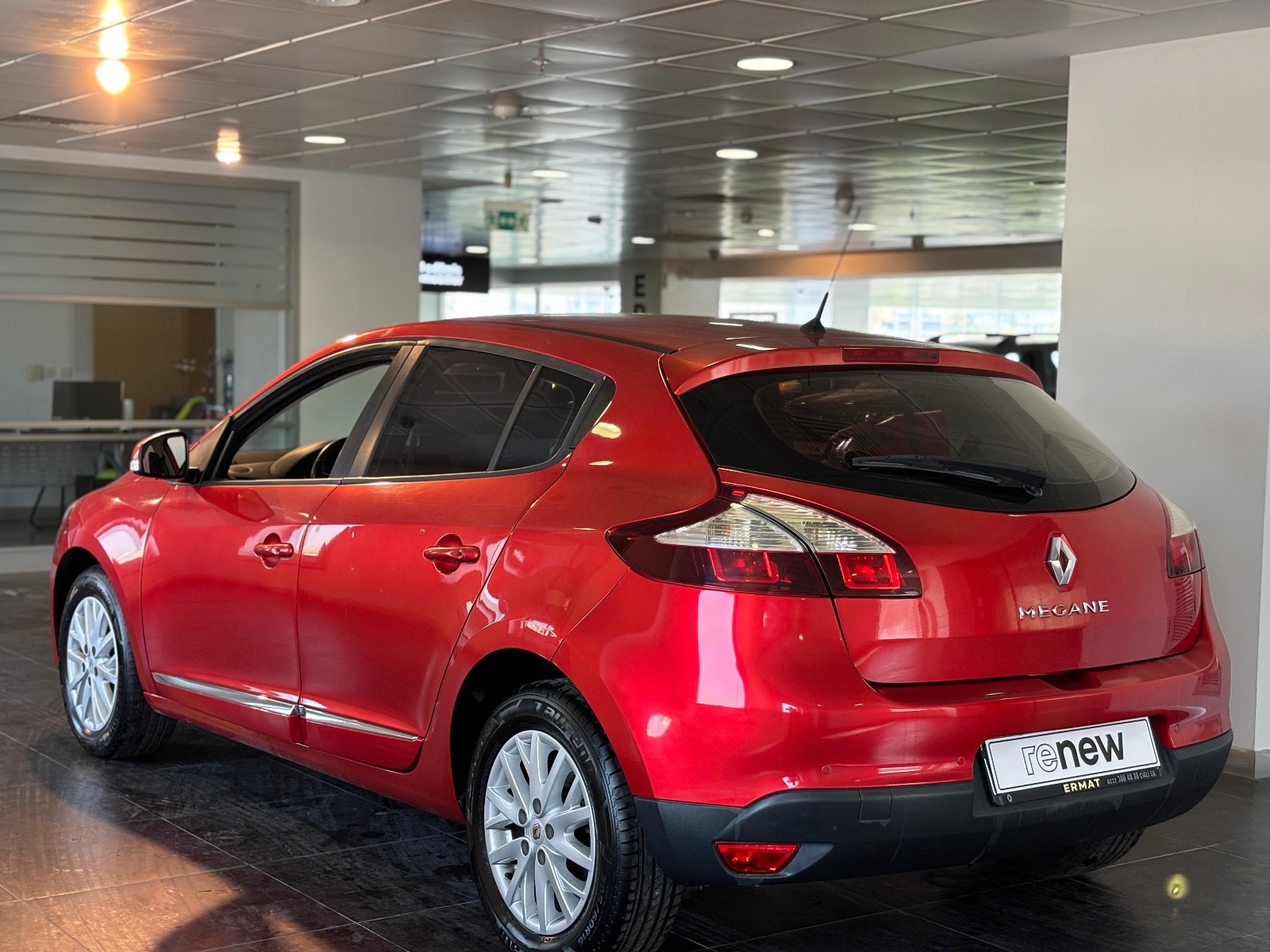 2015 Benzin Manuel Renault Megane Kırmızı Ermat Motorlu Araçlar ve Tarım Ürünleri Sanayi Ticaret A.Ş.