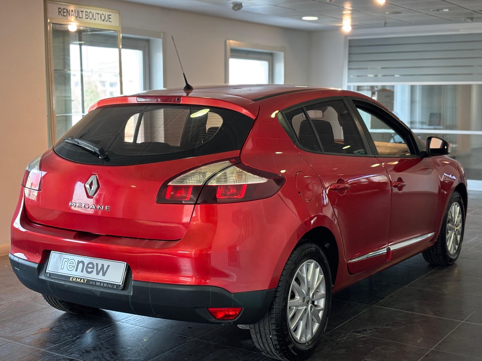2015 Benzin Manuel Renault Megane Kırmızı Ermat Motorlu Araçlar ve Tarım Ürünleri Sanayi Ticaret A.Ş.