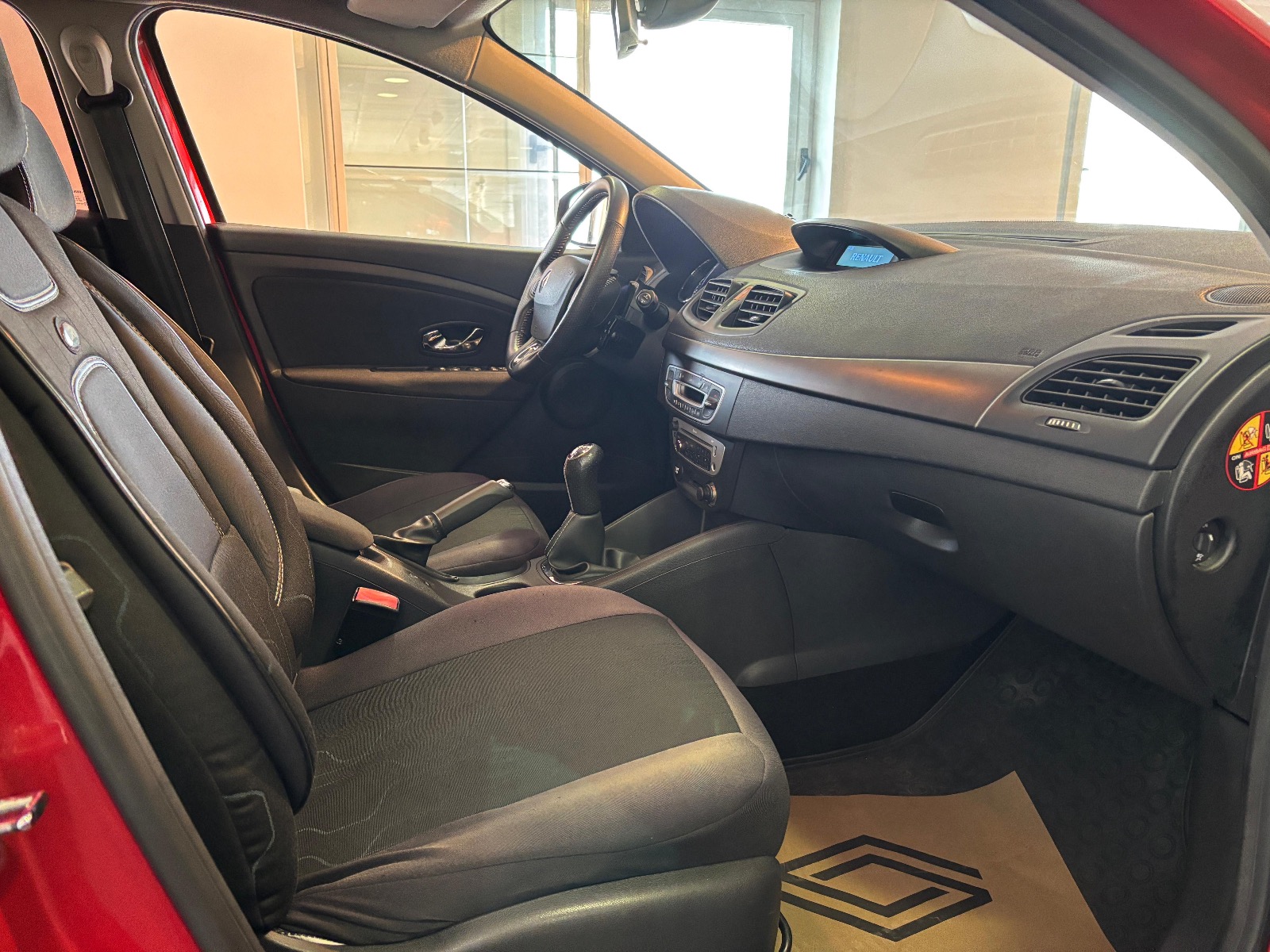 2015 Benzin Manuel Renault Megane Kırmızı Ermat Motorlu Araçlar ve Tarım Ürünleri Sanayi Ticaret A.Ş.