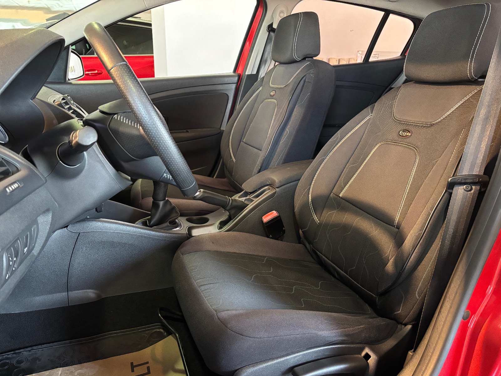 2015 Benzin Manuel Renault Megane Kırmızı Ermat Motorlu Araçlar ve Tarım Ürünleri Sanayi Ticaret A.Ş.