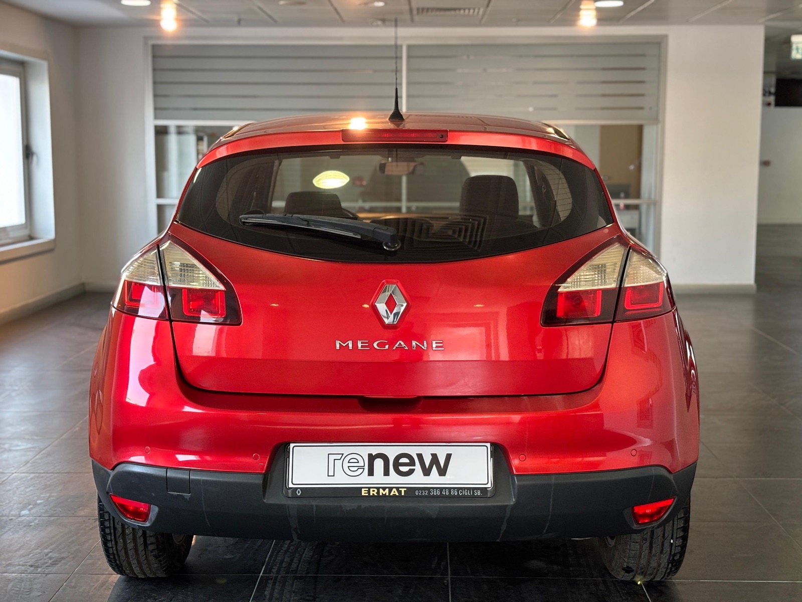 2015 Benzin Manuel Renault Megane Kırmızı Ermat Motorlu Araçlar ve Tarım Ürünleri Sanayi Ticaret A.Ş.