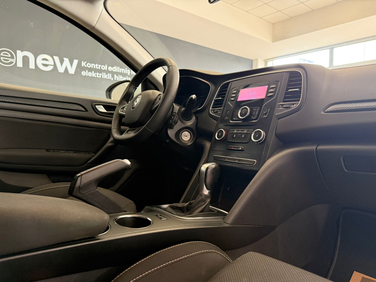 2020 Benzin Otomatik Renault Megane Beyaz Ermat Motorlu Araçlar ve Tarım Ürünleri Sanayi Ticaret A.Ş.