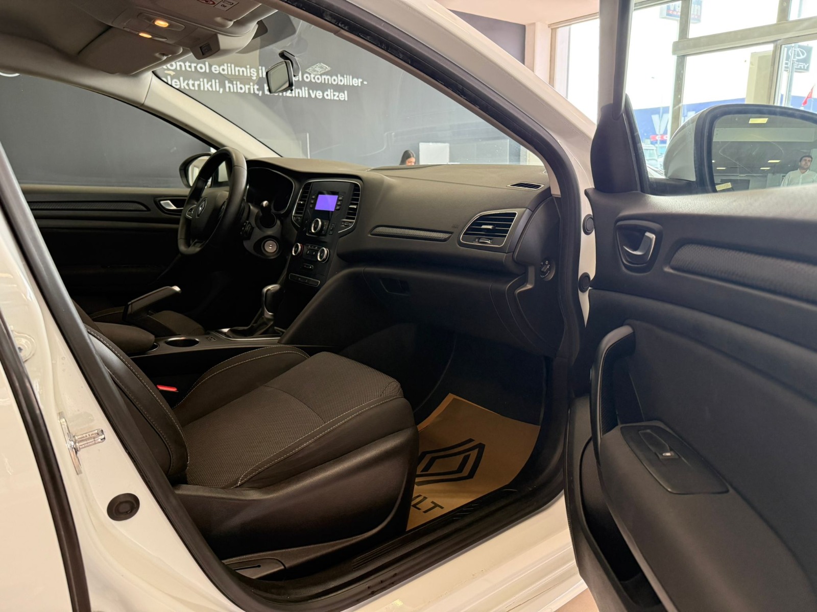 2020 Benzin Otomatik Renault Megane Beyaz Ermat Motorlu Araçlar ve Tarım Ürünleri Sanayi Ticaret A.Ş.