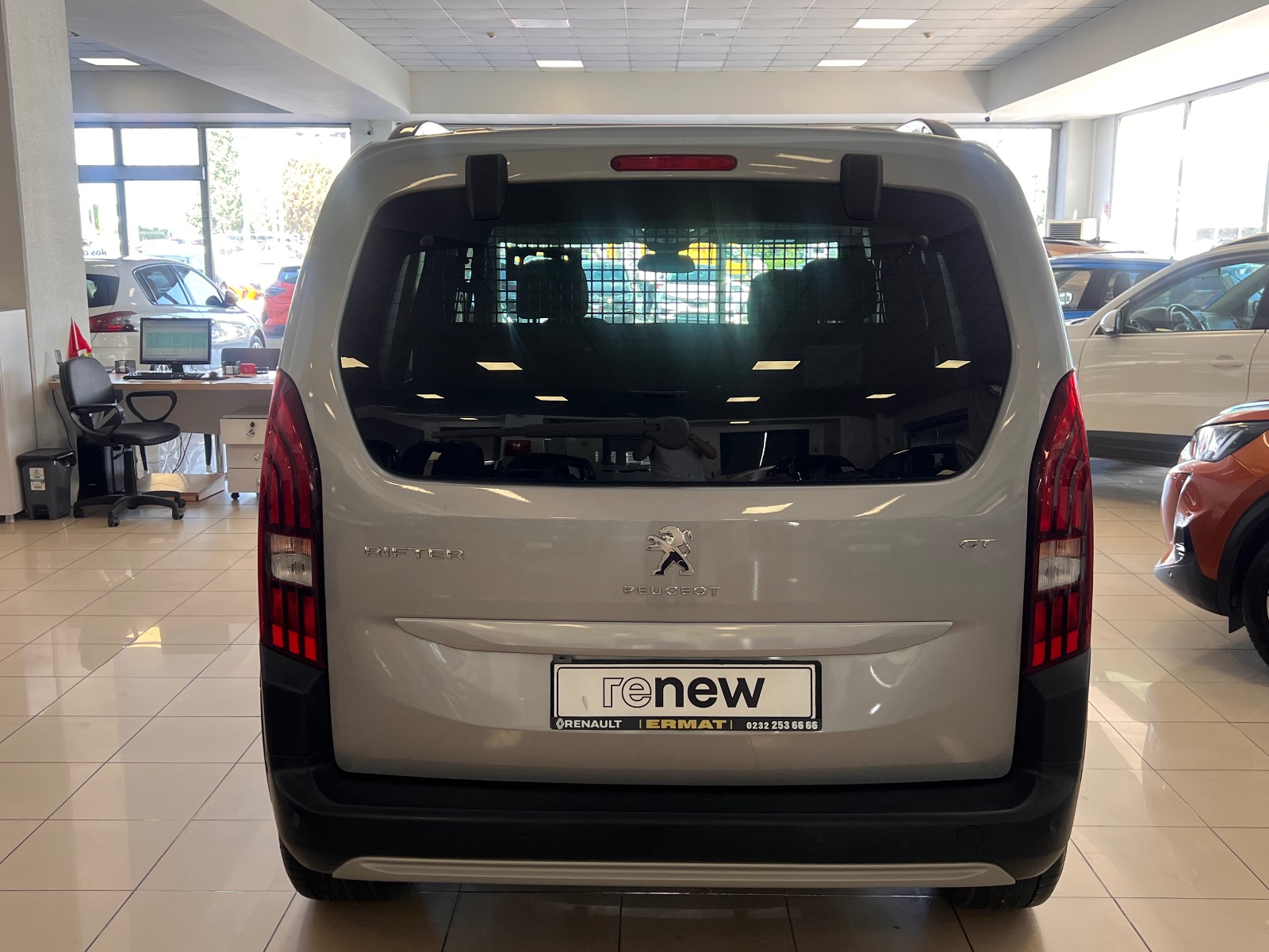 2023 Dizel Otomatik Peugeot Rifter Gri Ermat Motorlu Araçlar ve Tarım Ürünleri Sanayi Ticaret A.Ş.