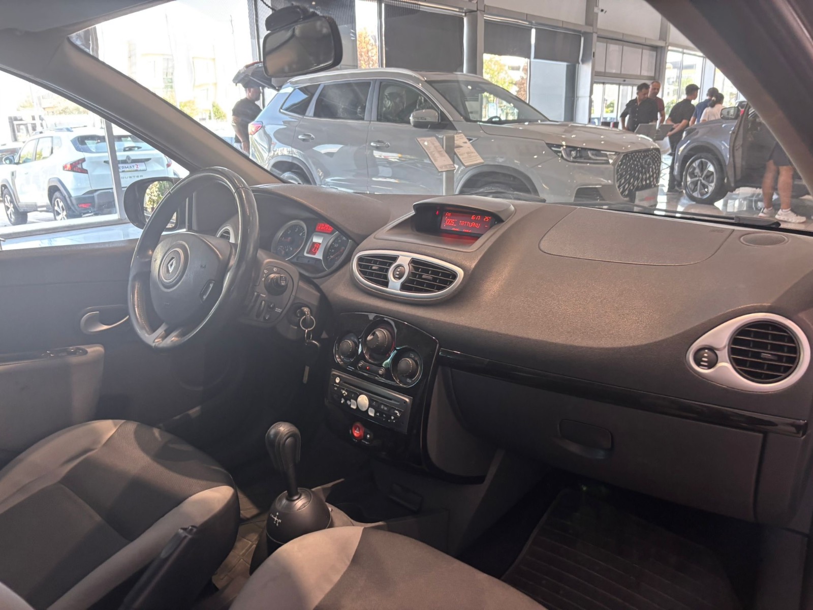2011 Dizel Otomatik Renault Clio Bej Ermat Motorlu Araçlar ve Tarım Ürünleri Sanayi Ticaret A.Ş.
