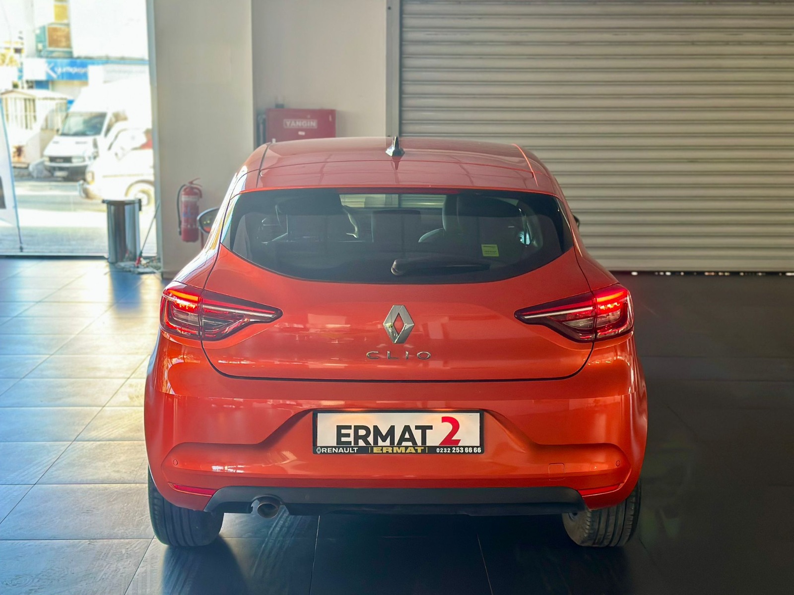 2023 Benzin Manuel Renault Clio Turuncu Ermat Motorlu Araçlar ve Tarım Ürünleri Sanayi Ticaret A.Ş.