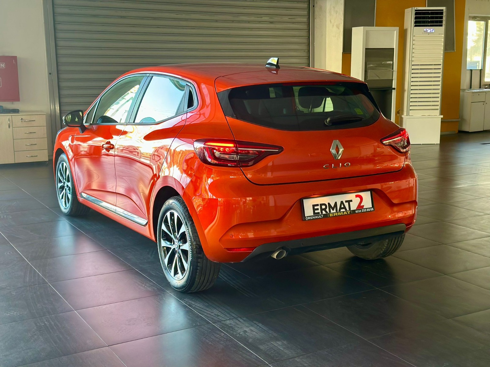 2023 Benzin Manuel Renault Clio Turuncu Ermat Motorlu Araçlar ve Tarım Ürünleri Sanayi Ticaret A.Ş.