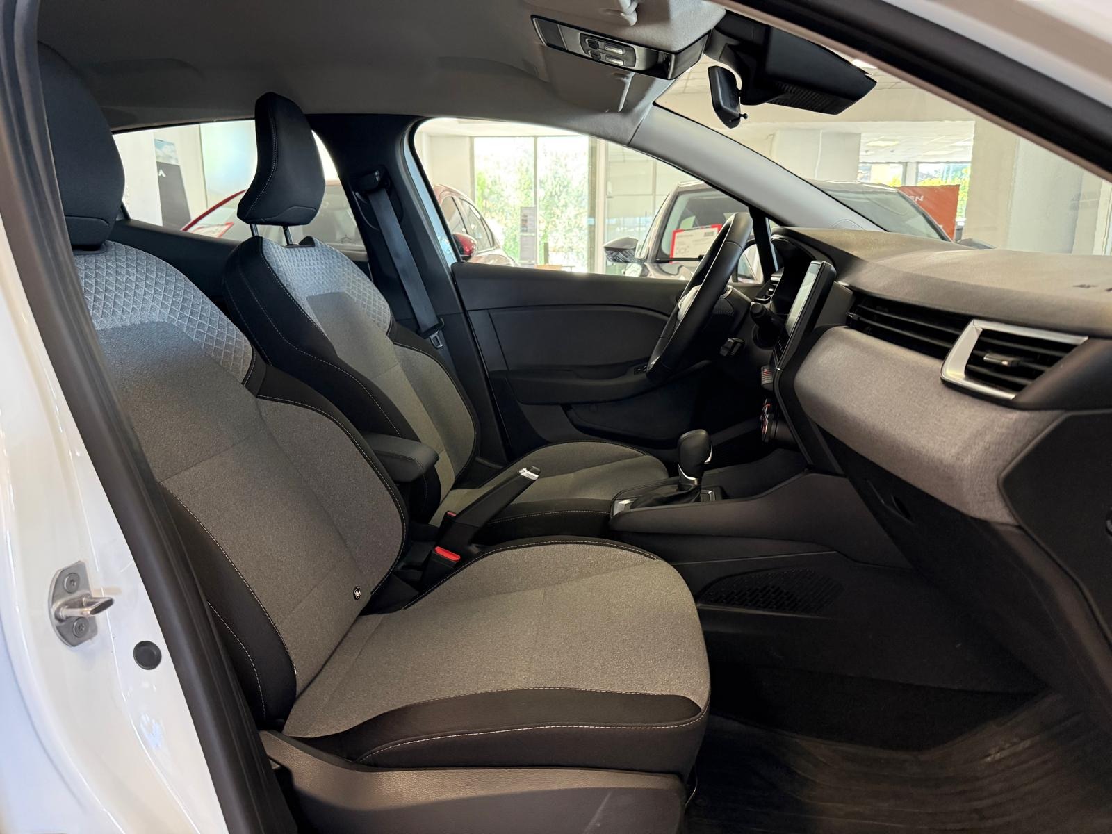 2025 Benzin Otomatik Renault Clio Beyaz Ermat Motorlu Araçlar ve Tarım Ürünleri Sanayi Ticaret A.Ş.