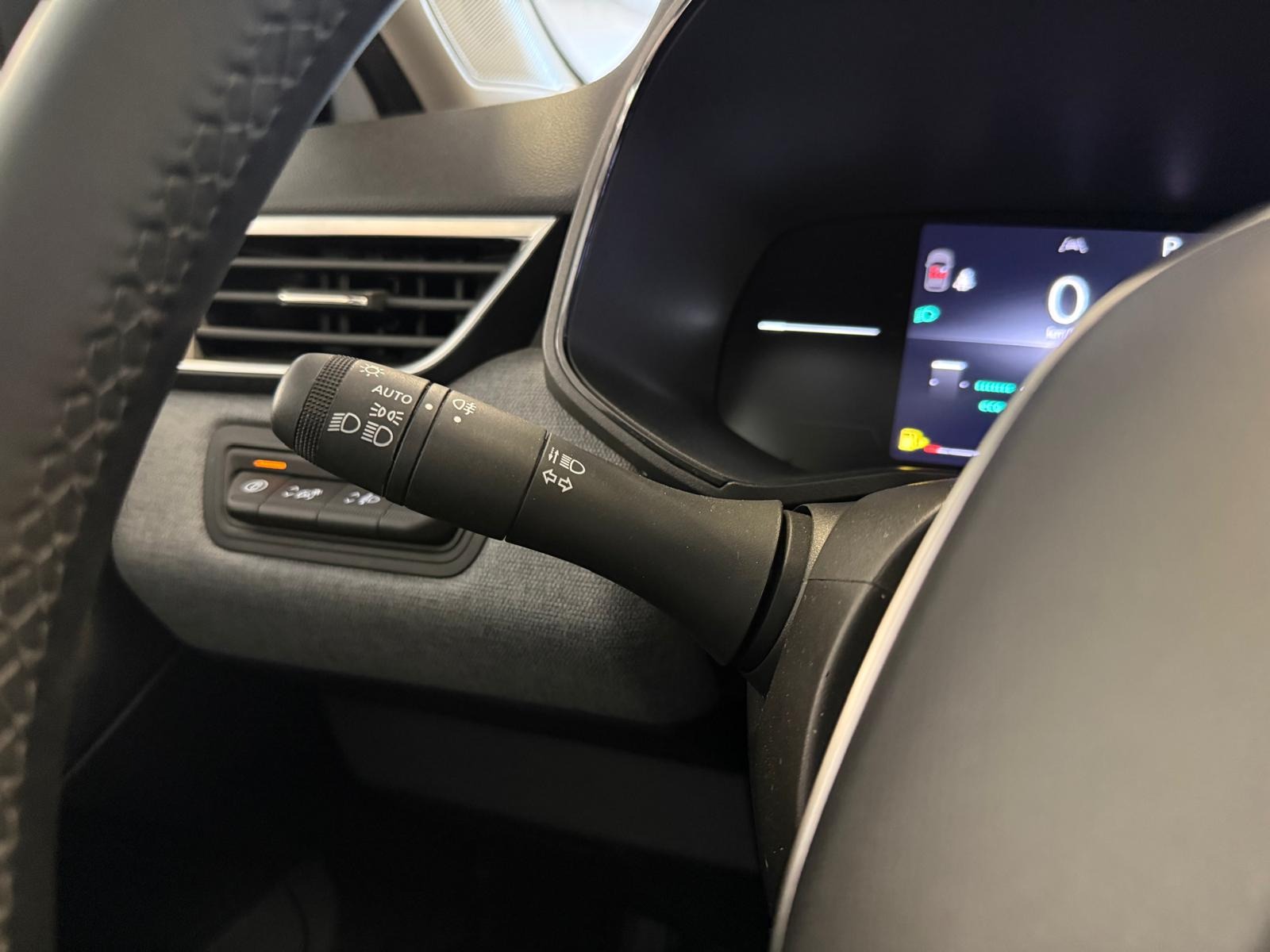 2025 Benzin Otomatik Renault Clio Beyaz Ermat Motorlu Araçlar ve Tarım Ürünleri Sanayi Ticaret A.Ş.