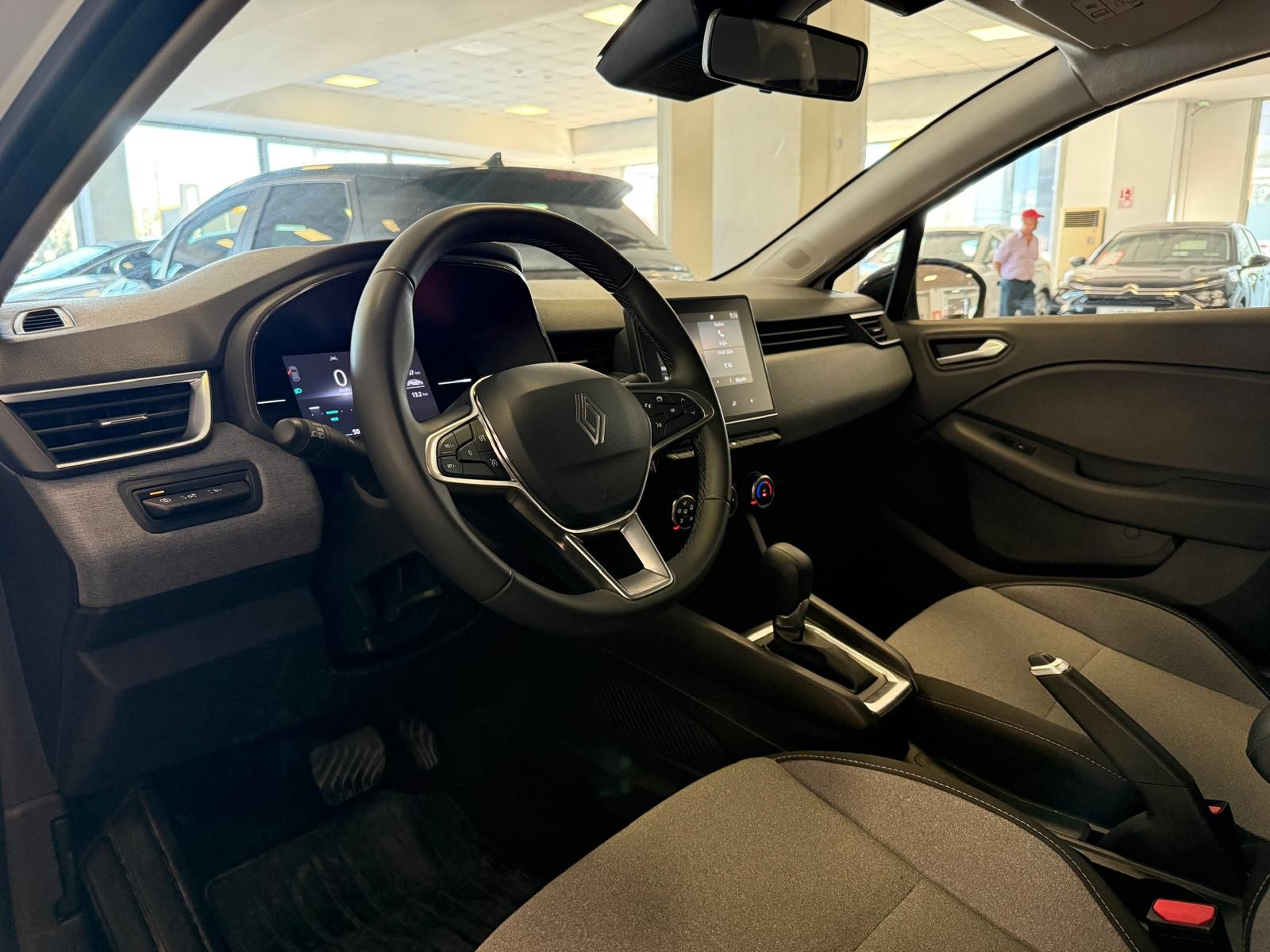 2025 Benzin Otomatik Renault Clio Beyaz Ermat Motorlu Araçlar ve Tarım Ürünleri Sanayi Ticaret A.Ş.