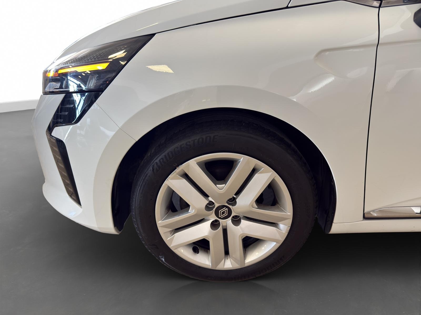2025 Benzin Otomatik Renault Clio Beyaz Ermat Motorlu Araçlar ve Tarım Ürünleri Sanayi Ticaret A.Ş.