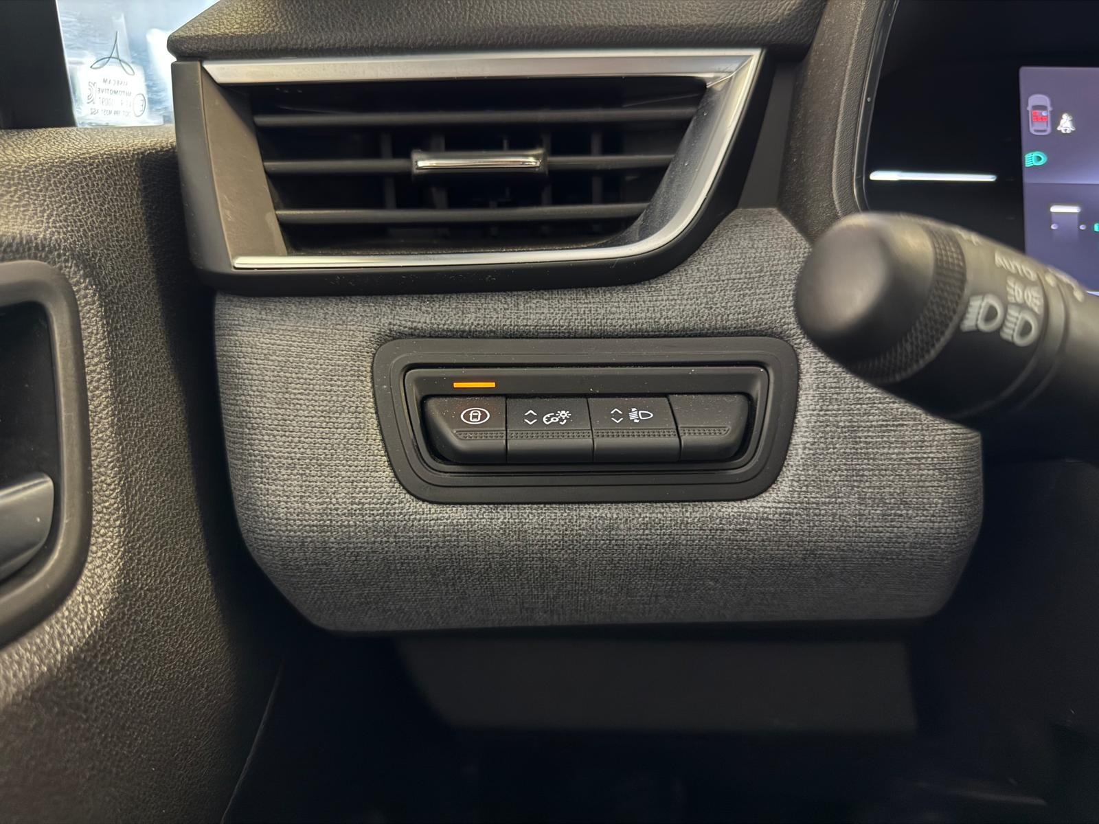 2025 Benzin Otomatik Renault Clio Beyaz Ermat Motorlu Araçlar ve Tarım Ürünleri Sanayi Ticaret A.Ş.