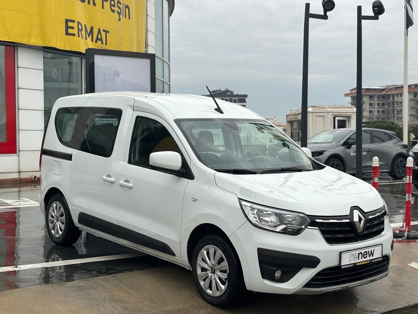 2024 Dizel Manuel Renault Express Combi Beyaz Ermat Motorlu Araçlar ve Tarım Ürünleri Sanayi Ticaret A.Ş.