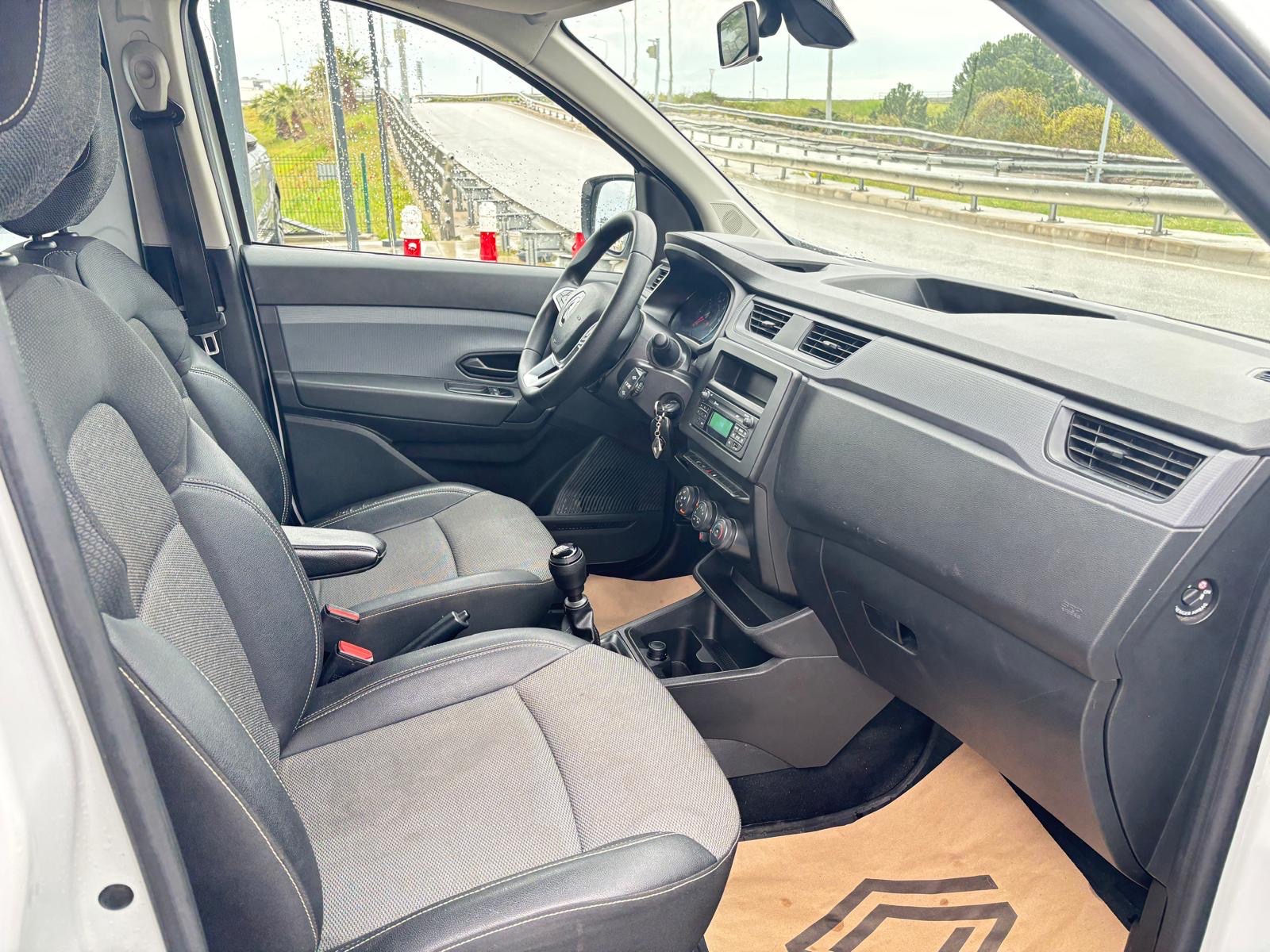 2024 Dizel Manuel Renault Express Combi Beyaz Ermat Motorlu Araçlar ve Tarım Ürünleri Sanayi Ticaret A.Ş.