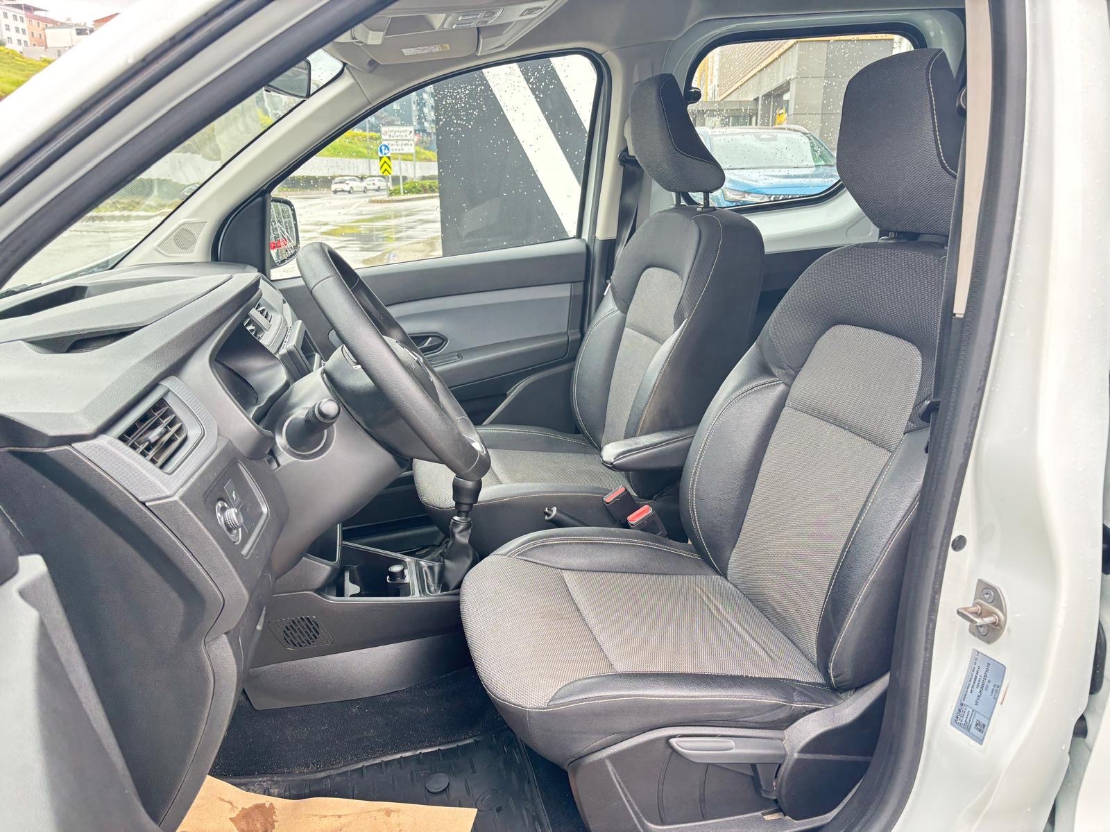 2024 Dizel Manuel Renault Express Combi Beyaz Ermat Motorlu Araçlar ve Tarım Ürünleri Sanayi Ticaret A.Ş.