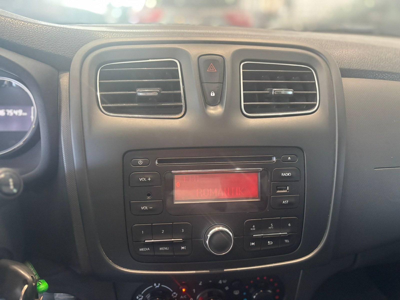 2015 Dizel Manuel Renault Symbol Beyaz Ermat Motorlu Araçlar ve Tarım Ürünleri Sanayi Ticaret A.Ş.