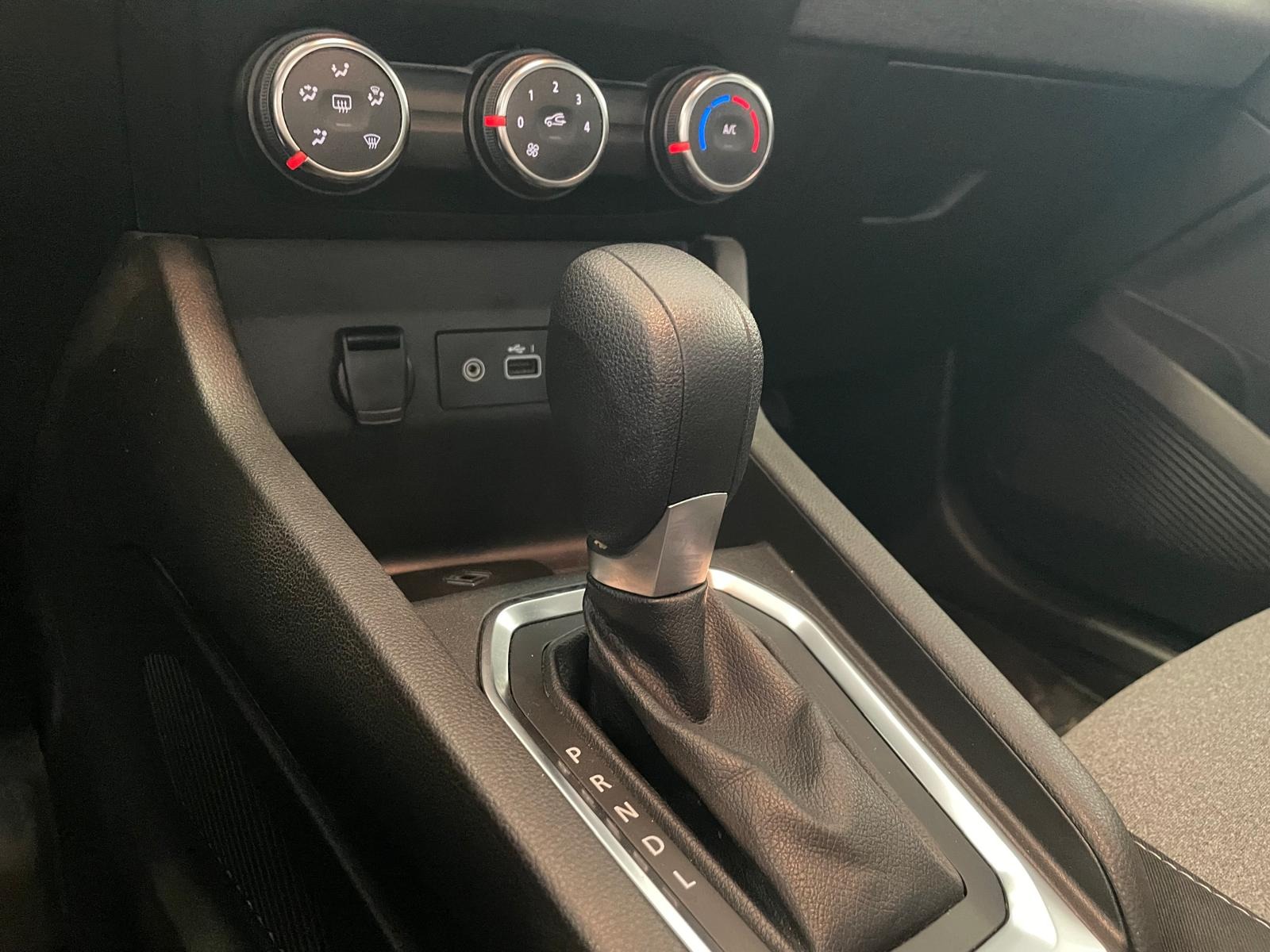 2024 Benzin Otomatik Renault Clio Gri Ermat Motorlu Araçlar ve Tarım Ürünleri Sanayi Ticaret A.Ş.