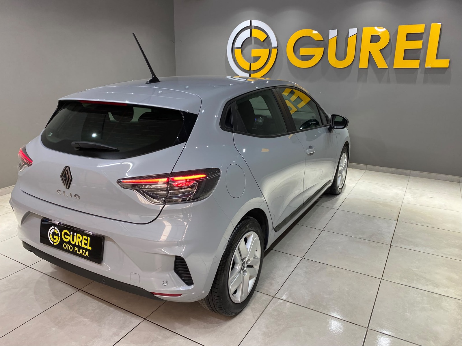 2026 Benzin Otomatik Renault Clio Gri Gürel Tasarım Aksesuar Otomotiv San. Tic. Ltd. Şti.