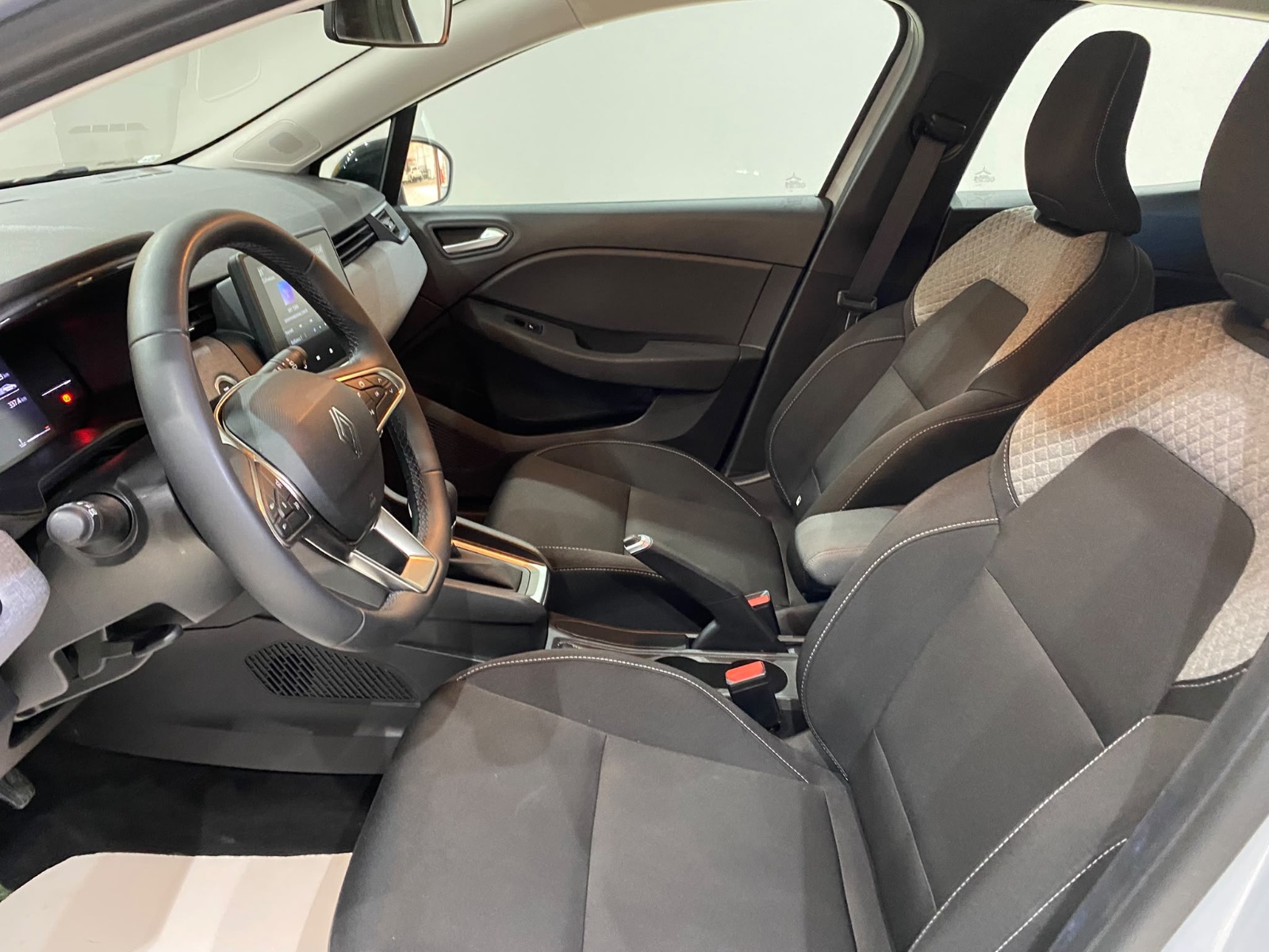 2026 Benzin Otomatik Renault Clio Gri Gürel Tasarım Aksesuar Otomotiv San. Tic. Ltd. Şti.