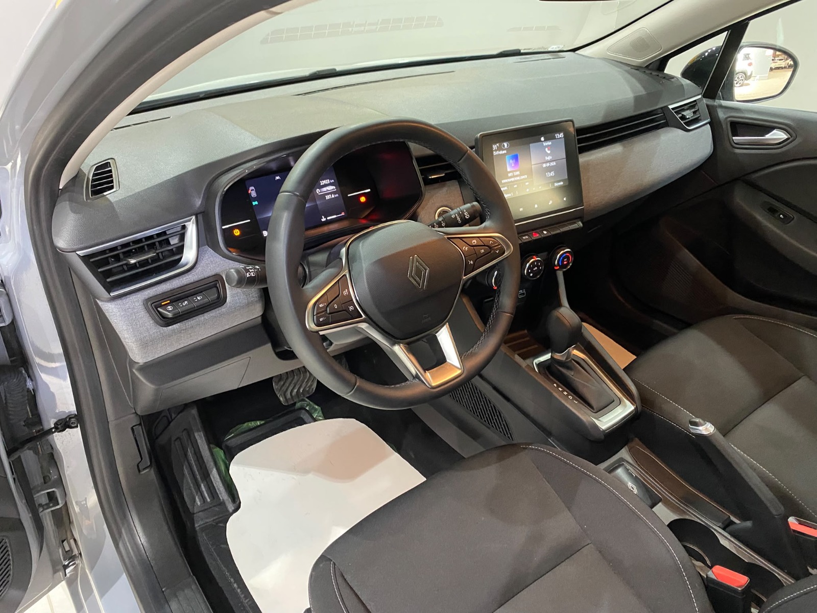 2026 Benzin Otomatik Renault Clio Gri Gürel Tasarım Aksesuar Otomotiv San. Tic. Ltd. Şti.